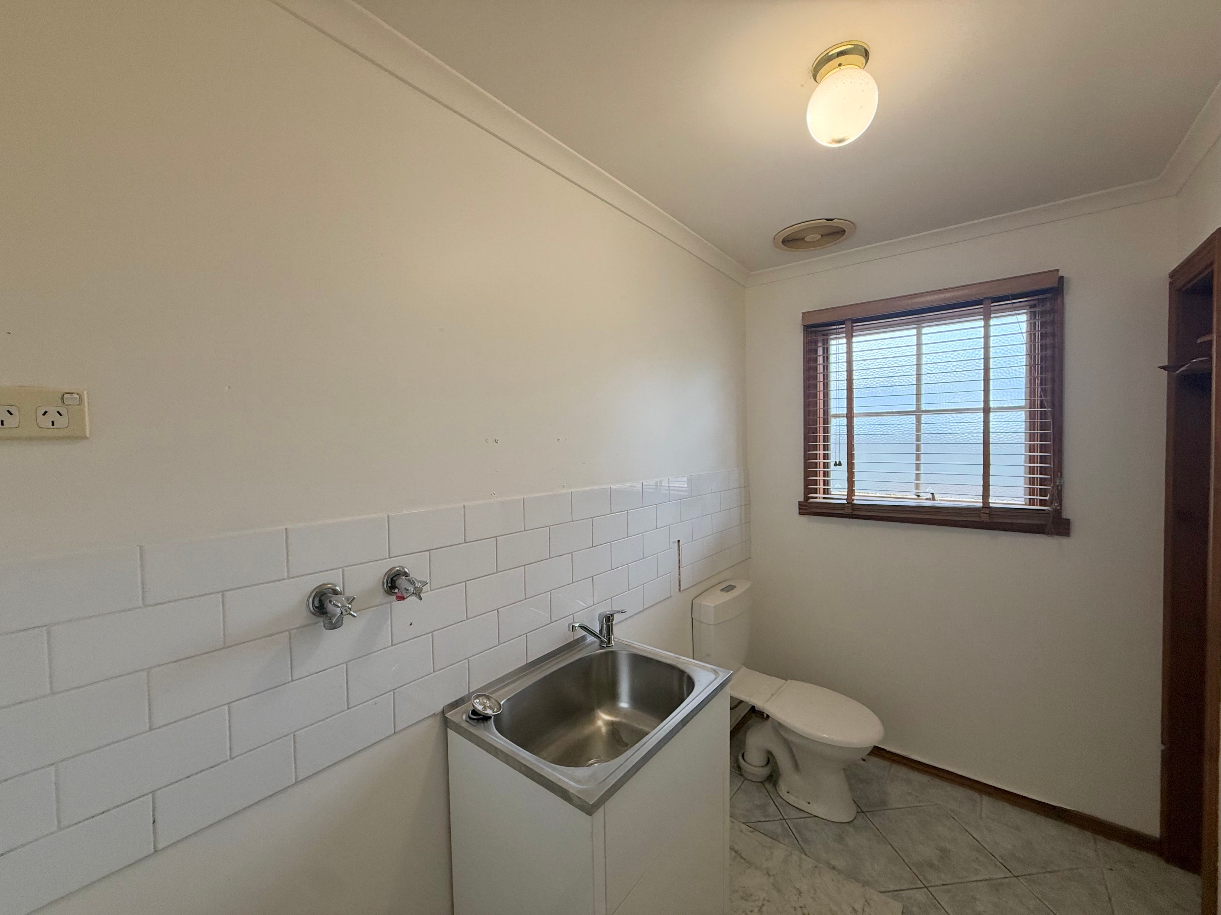 92 Burke Street — photo 12 of 15
