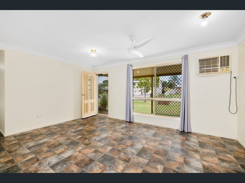 12 Rachel Drive — photo 3 of 5