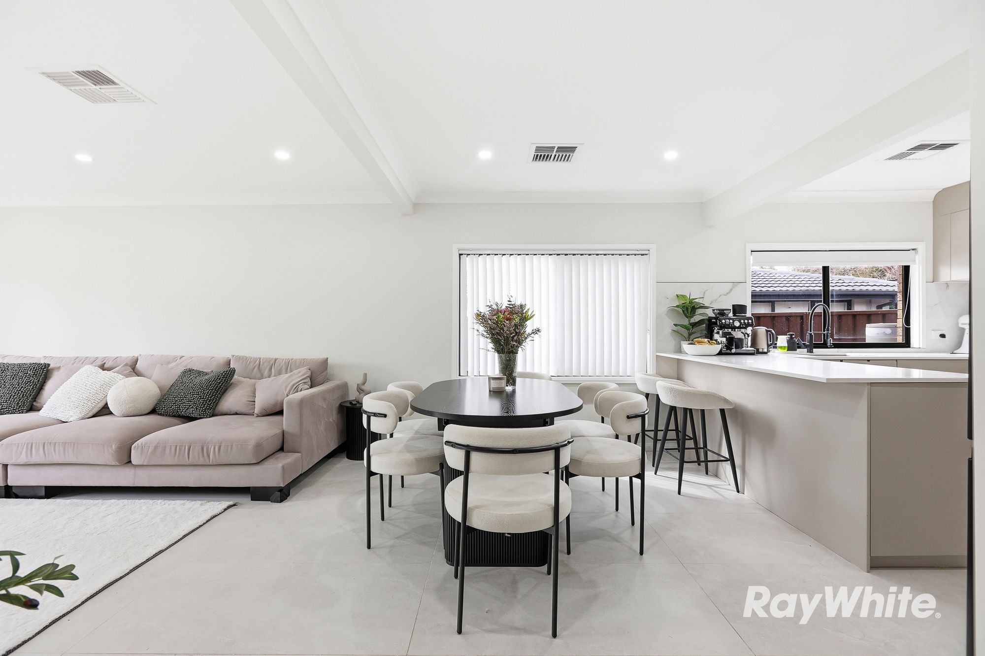 27 Hennesy Crescent — photo 4 of 16