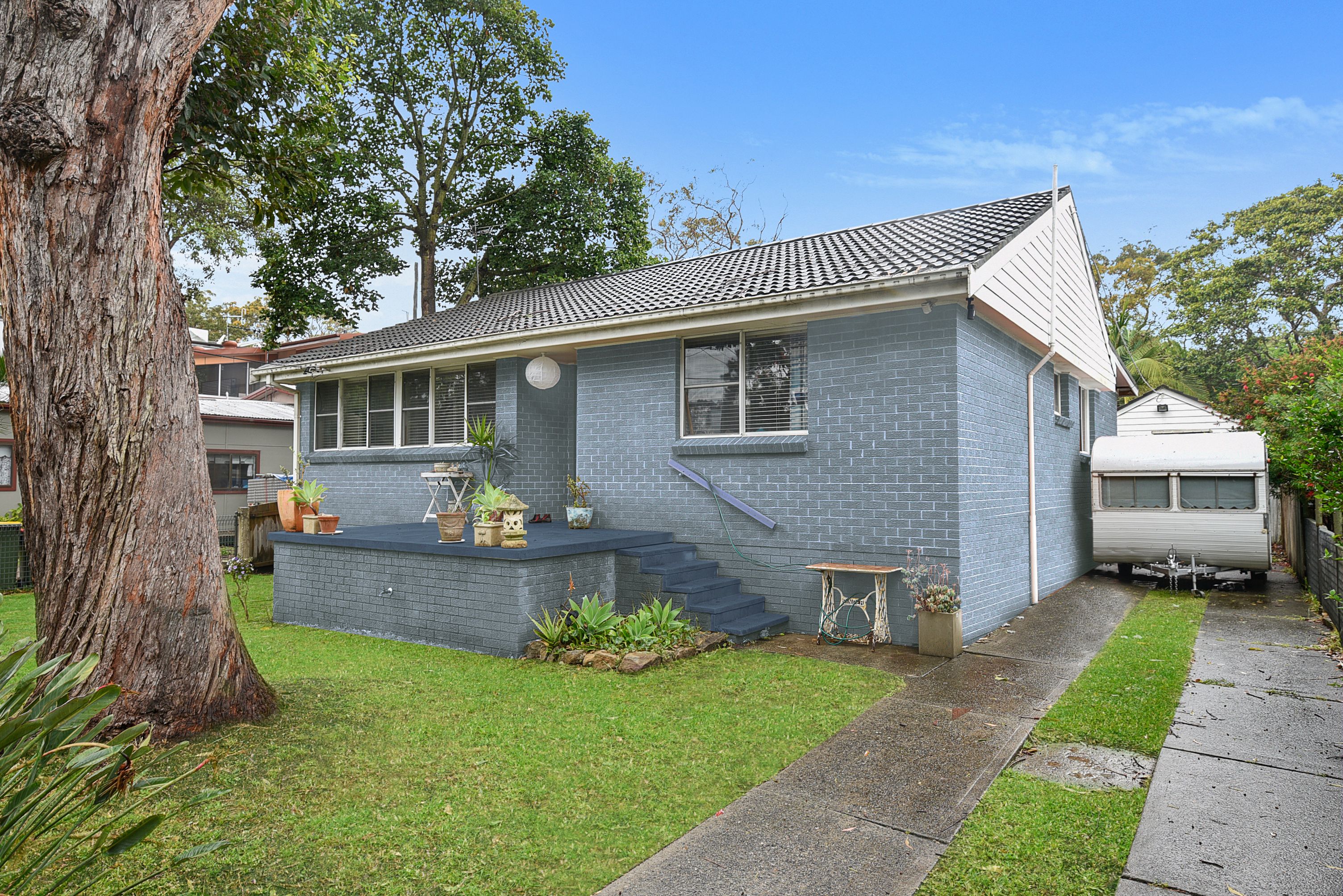 54 Bundeena Drive — photo 3 of 9