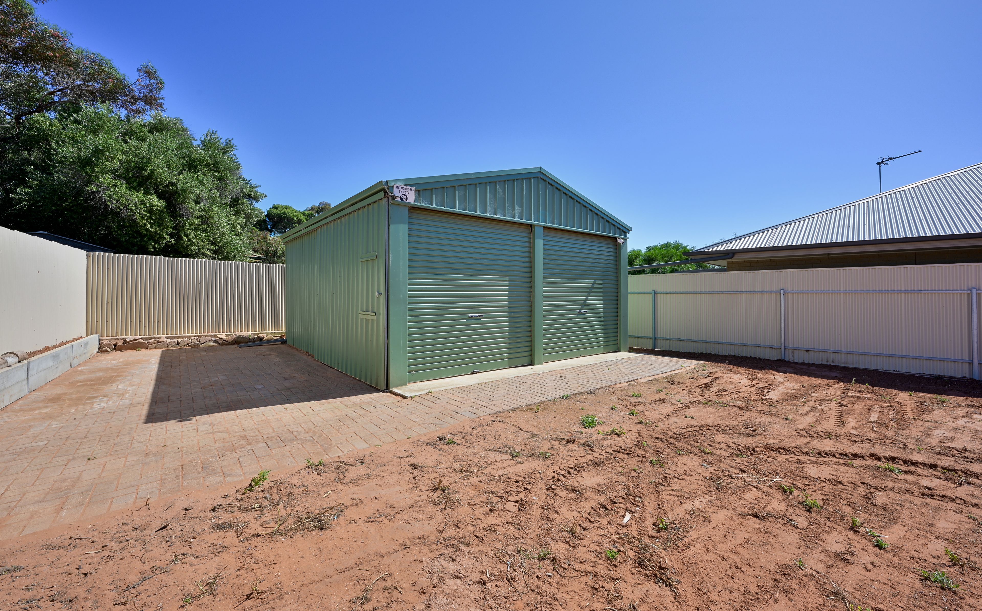 10 Hunter Crescent — photo 18 of 19