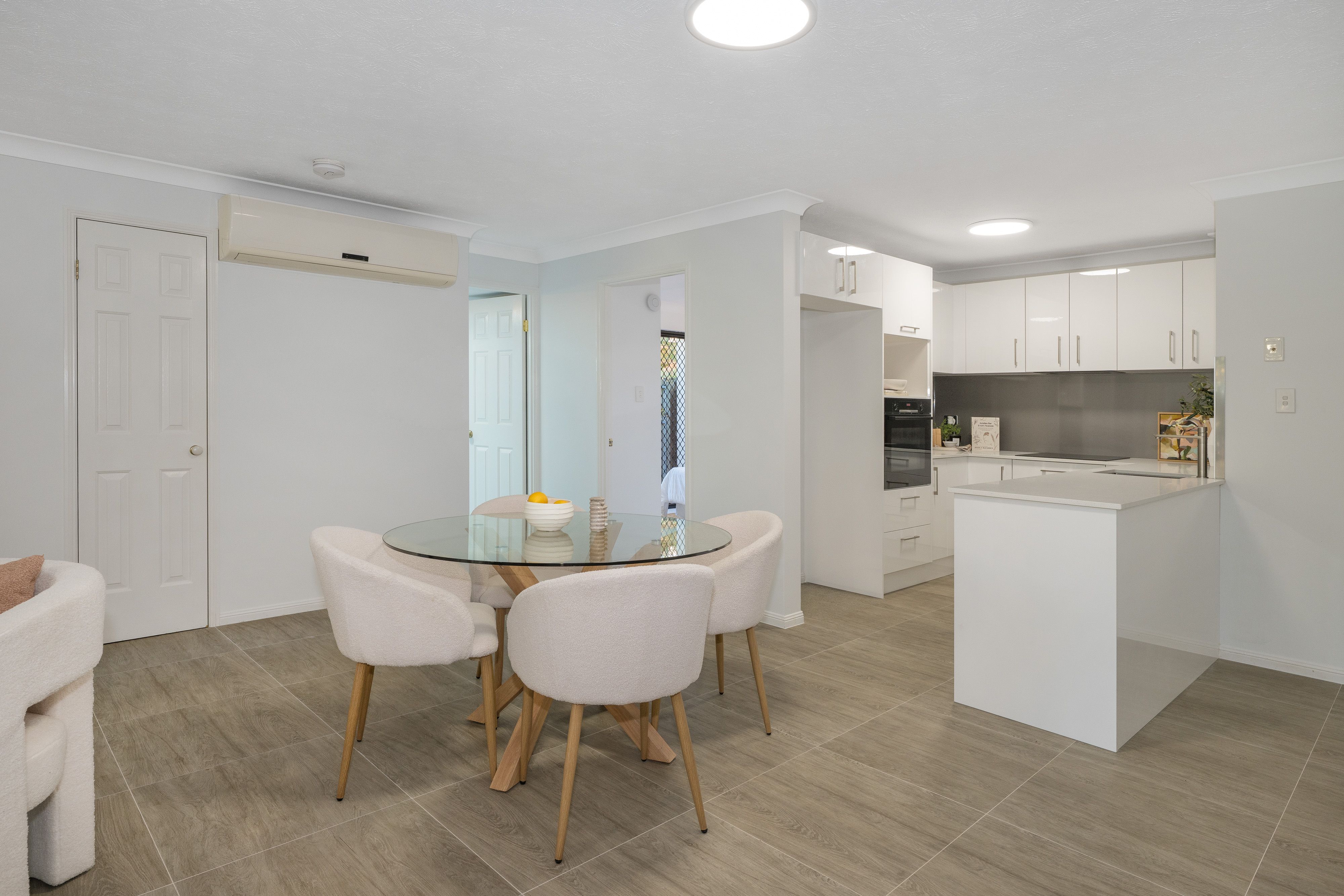 2/33 Brassey Street — photo 4 of 18