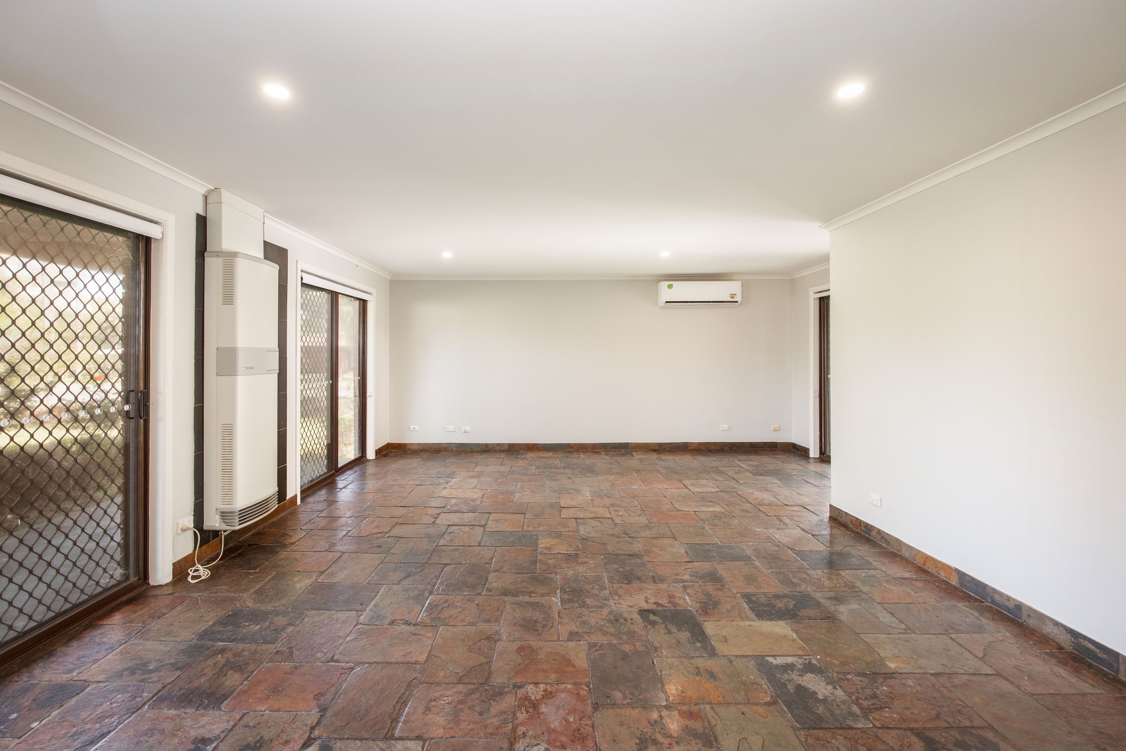 550 Roach Street — photo 4 of 14