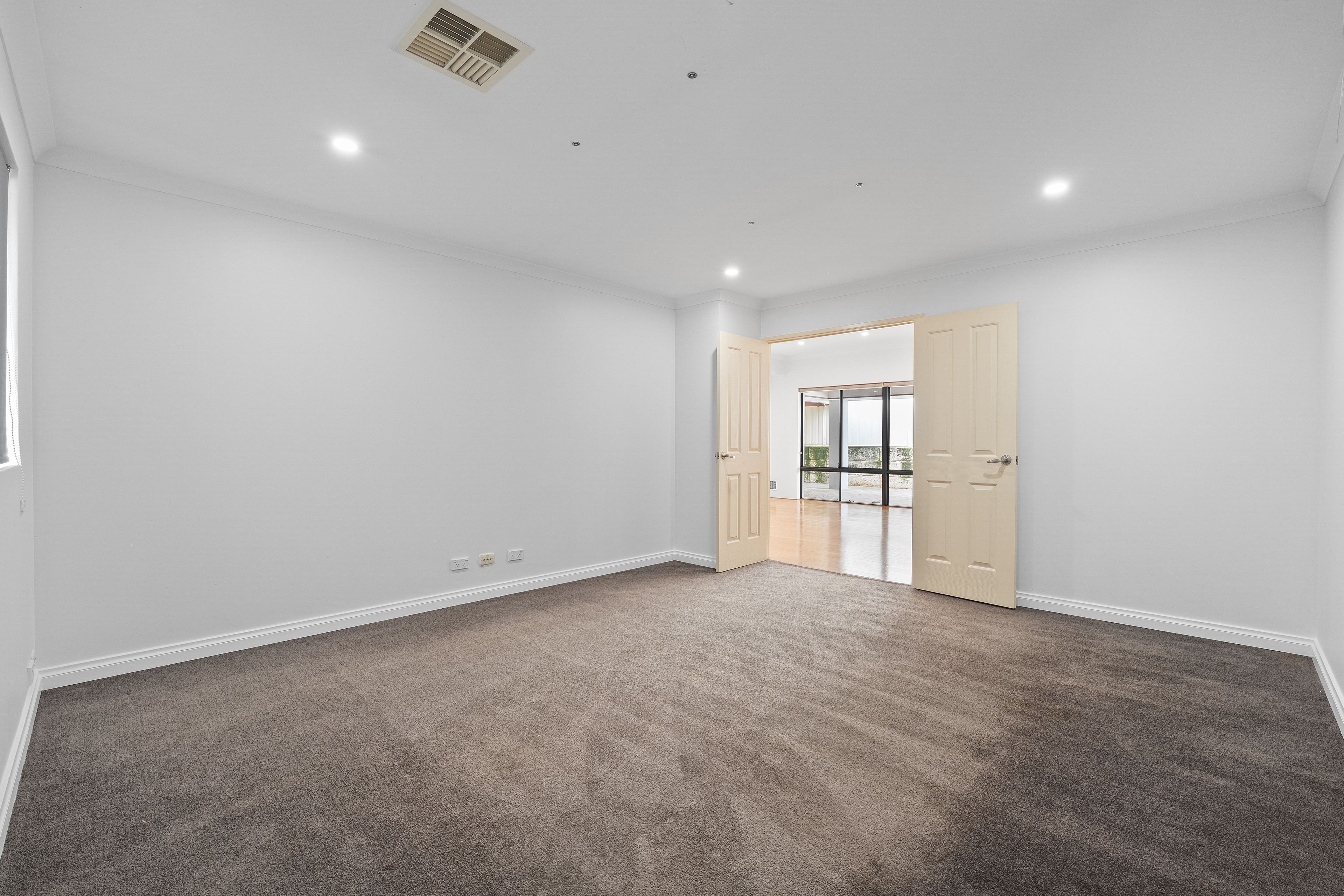33 Liesham Crescent — photo 13 of 30