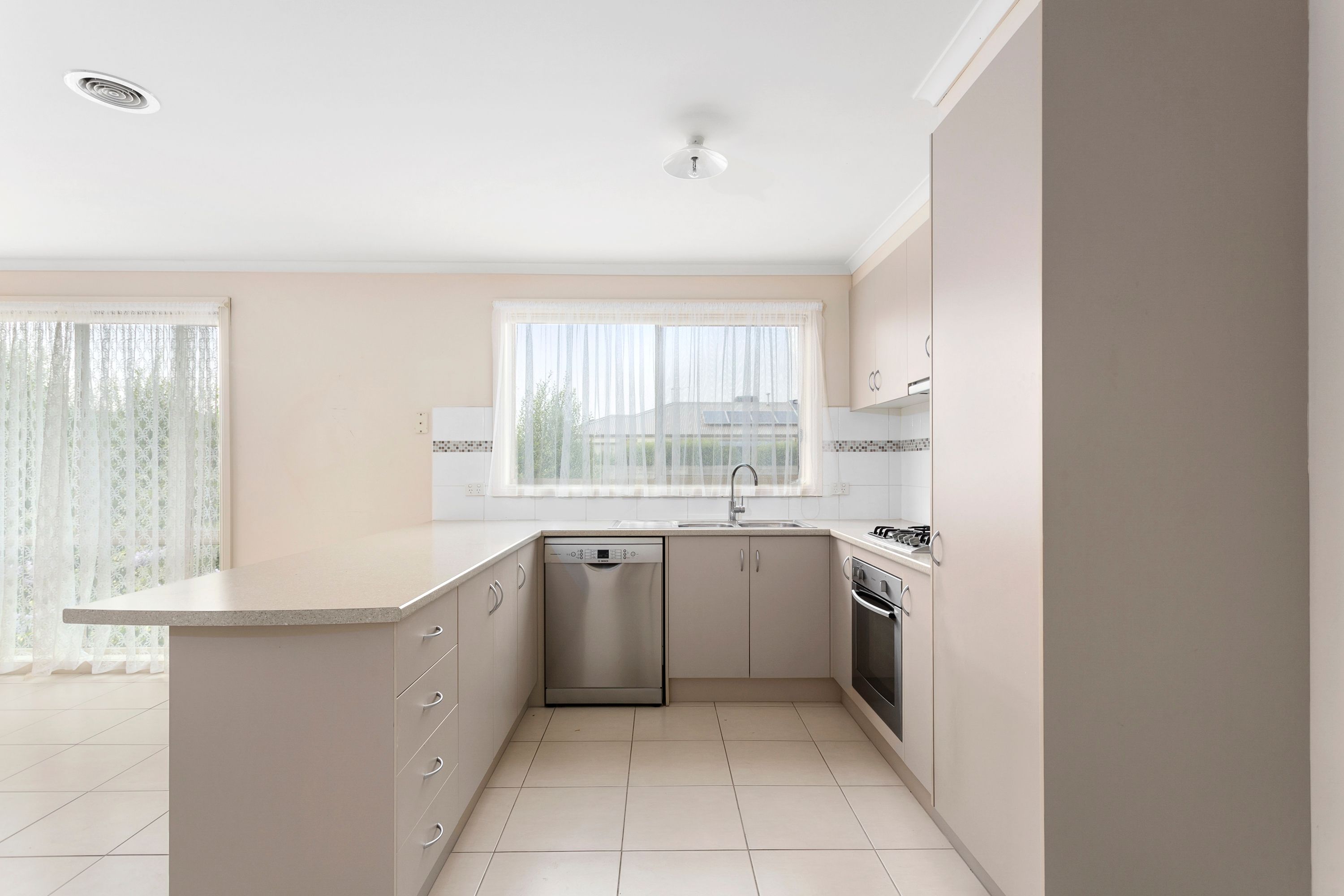 35 Currawong Crescent, Pakenham, VIC 3810
