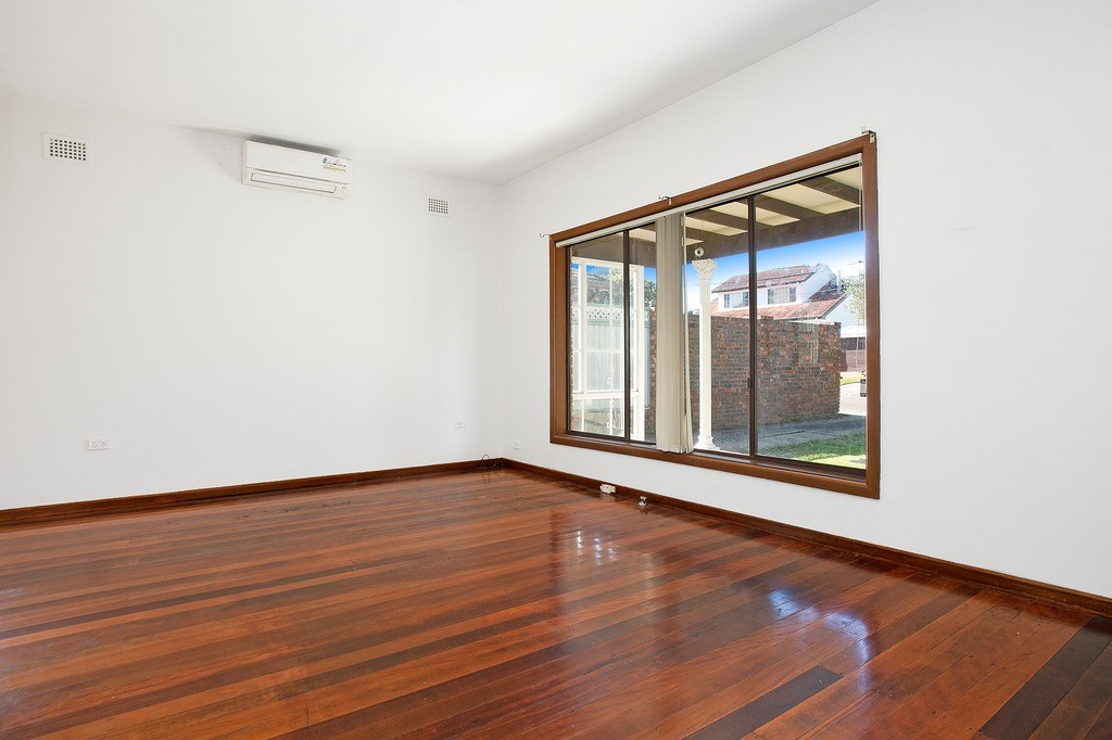 1 Hargraves Avenue, Punchbowl, NSW 2196