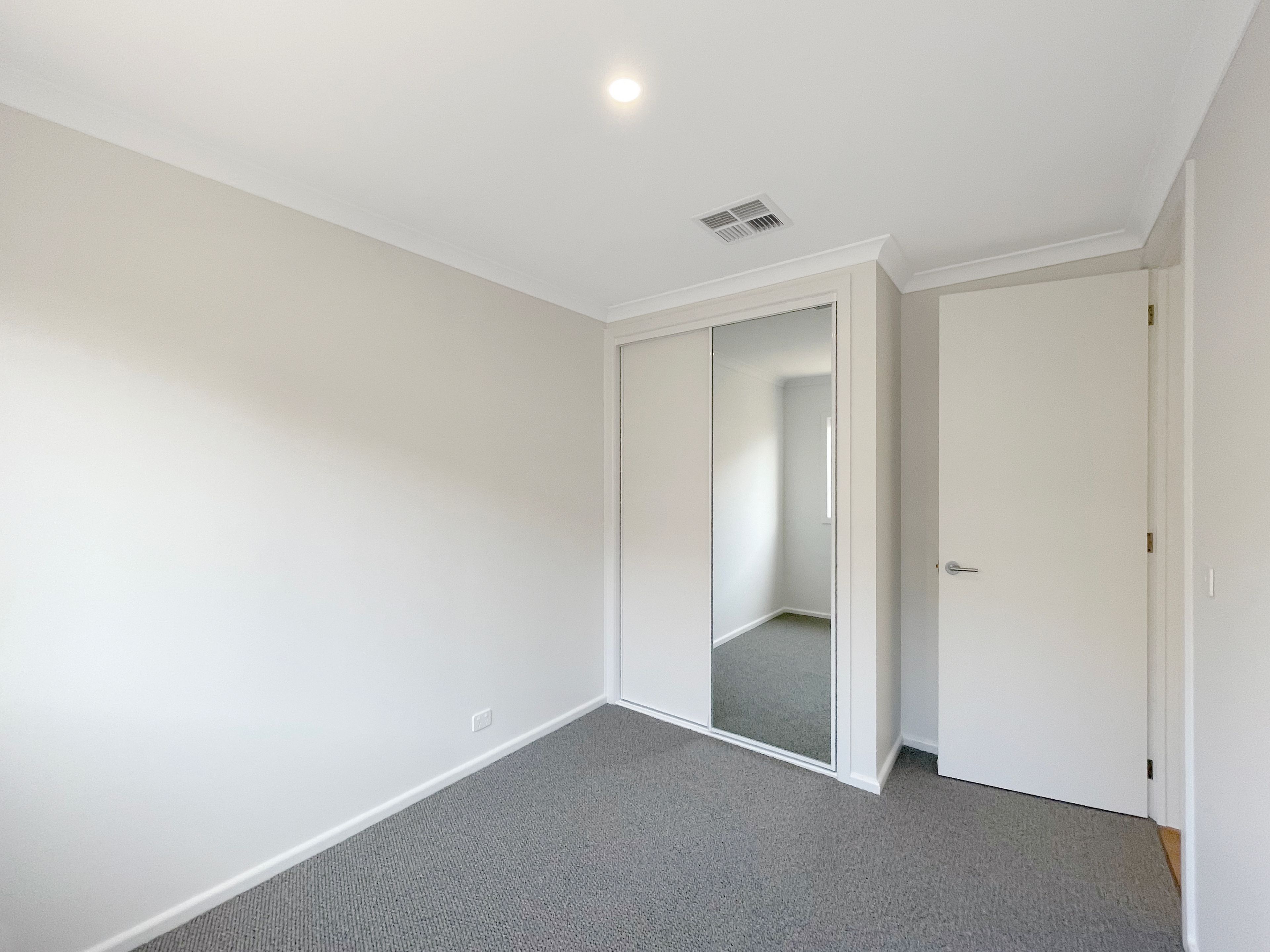 19 Ambridge Avenue — photo 7 of 11