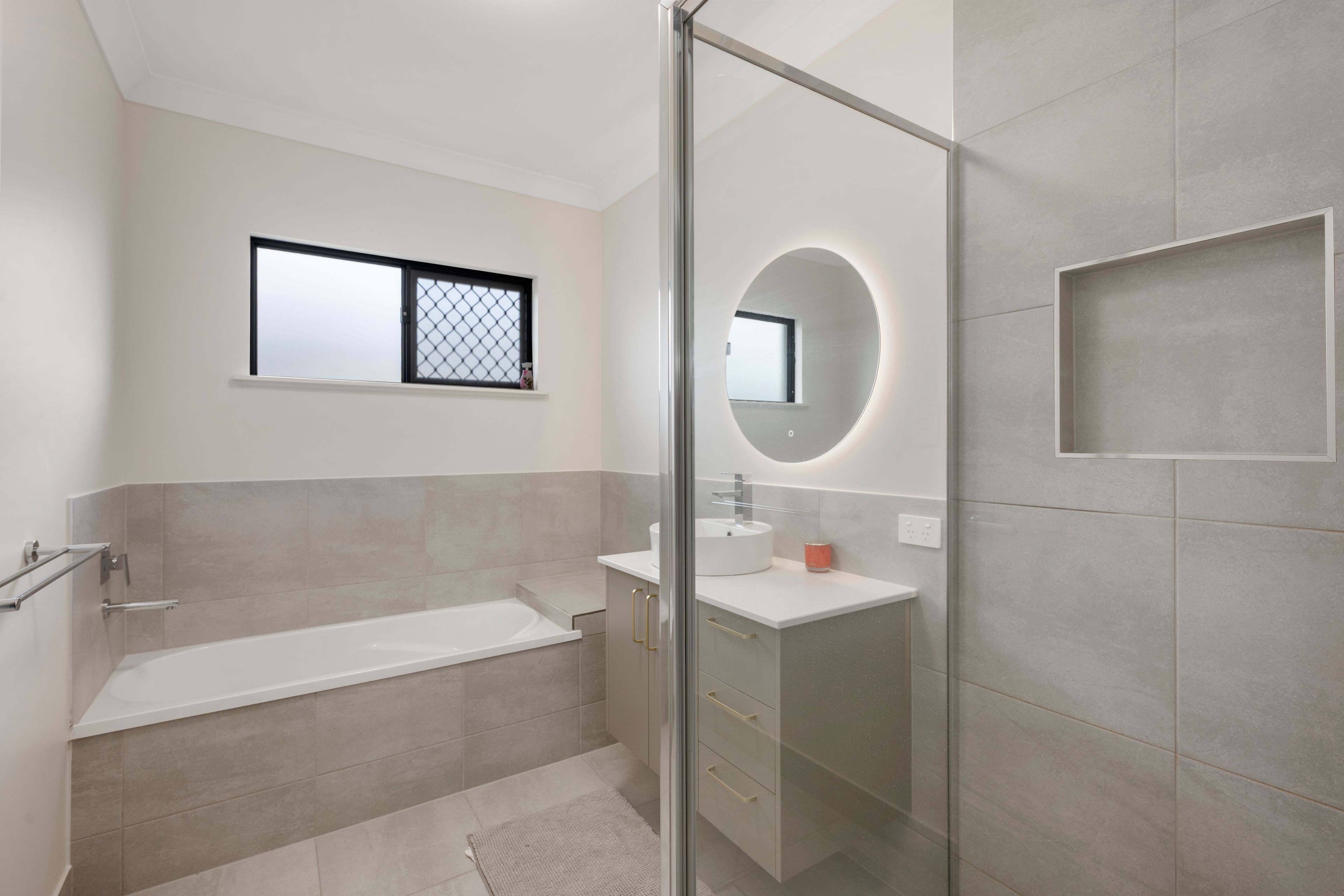 28 Calvana Crescent — photo 4 of 10