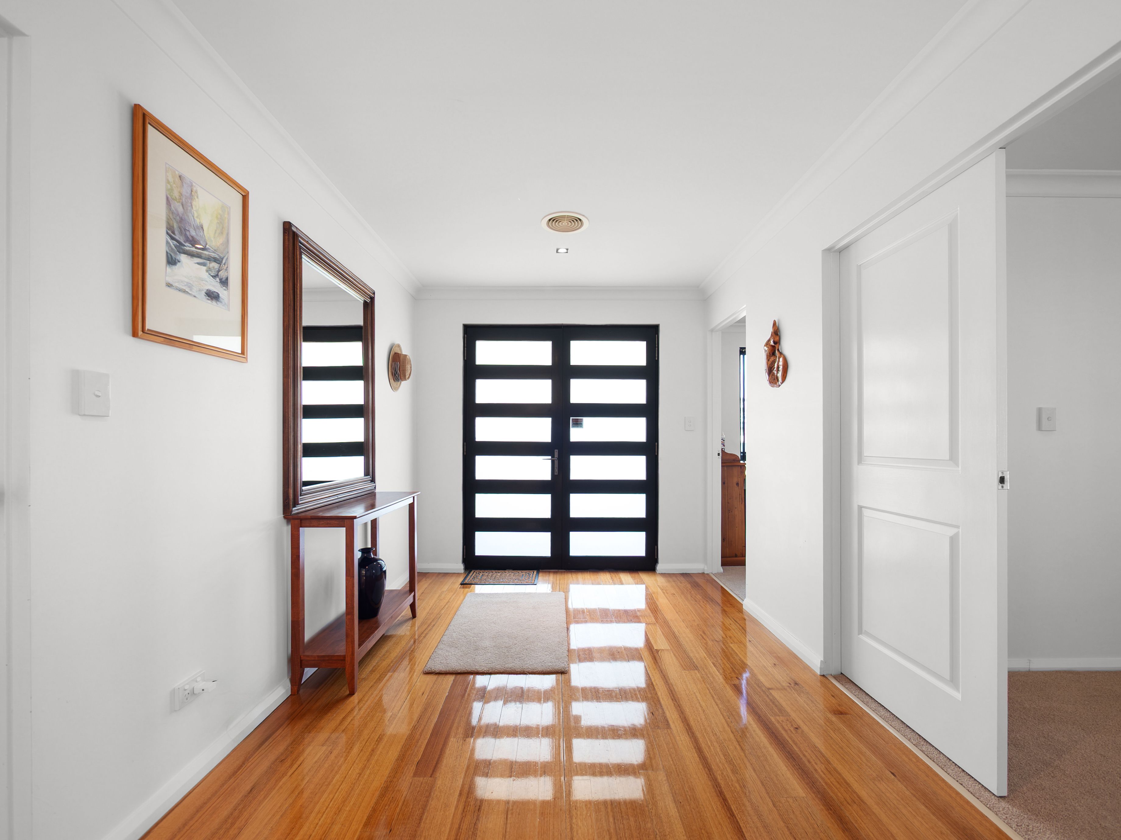 16 Isabelle Court — photo 3 of 27