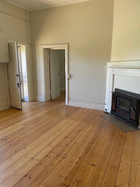 16 Upper Thames Street, Burra, SA 5417