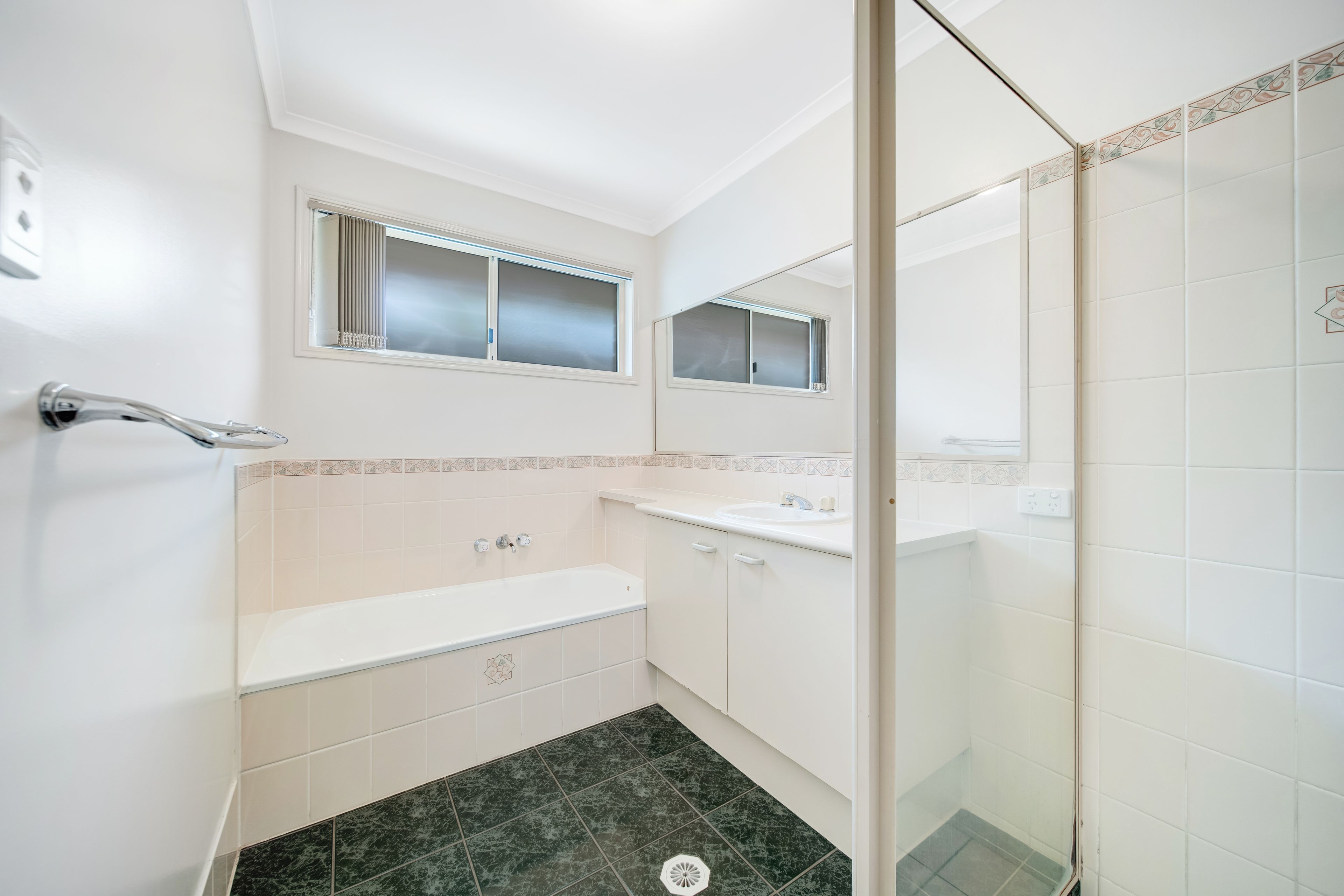 7 Castle Green Court — photo 7 of 14