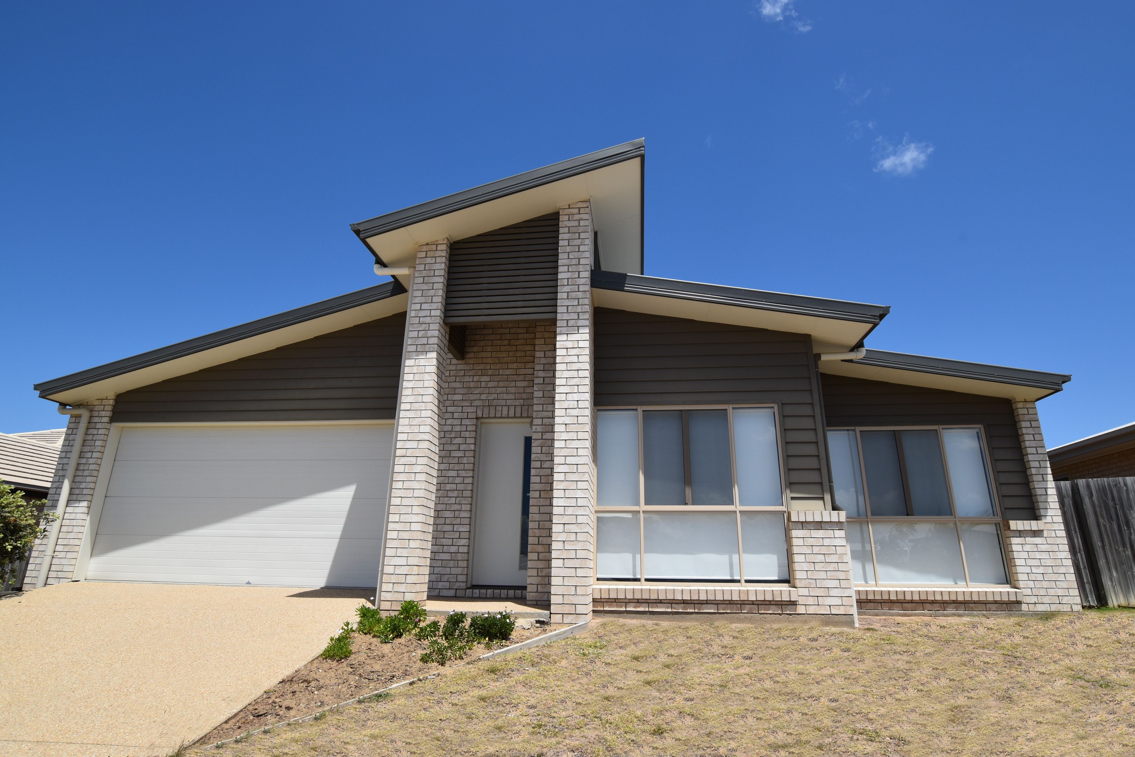 11 Carnarvon Parade, New Auckland, QLD 4680