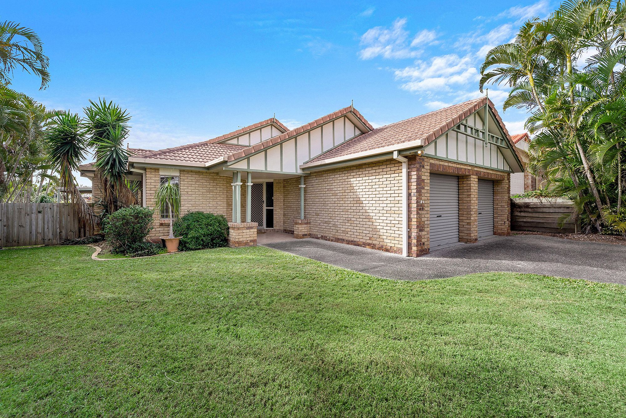 27 Marina Court, Eatons Hill QLD 4037