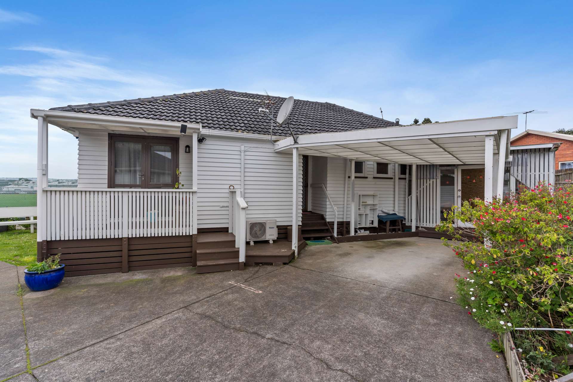 6 Kuranui Place photo 3