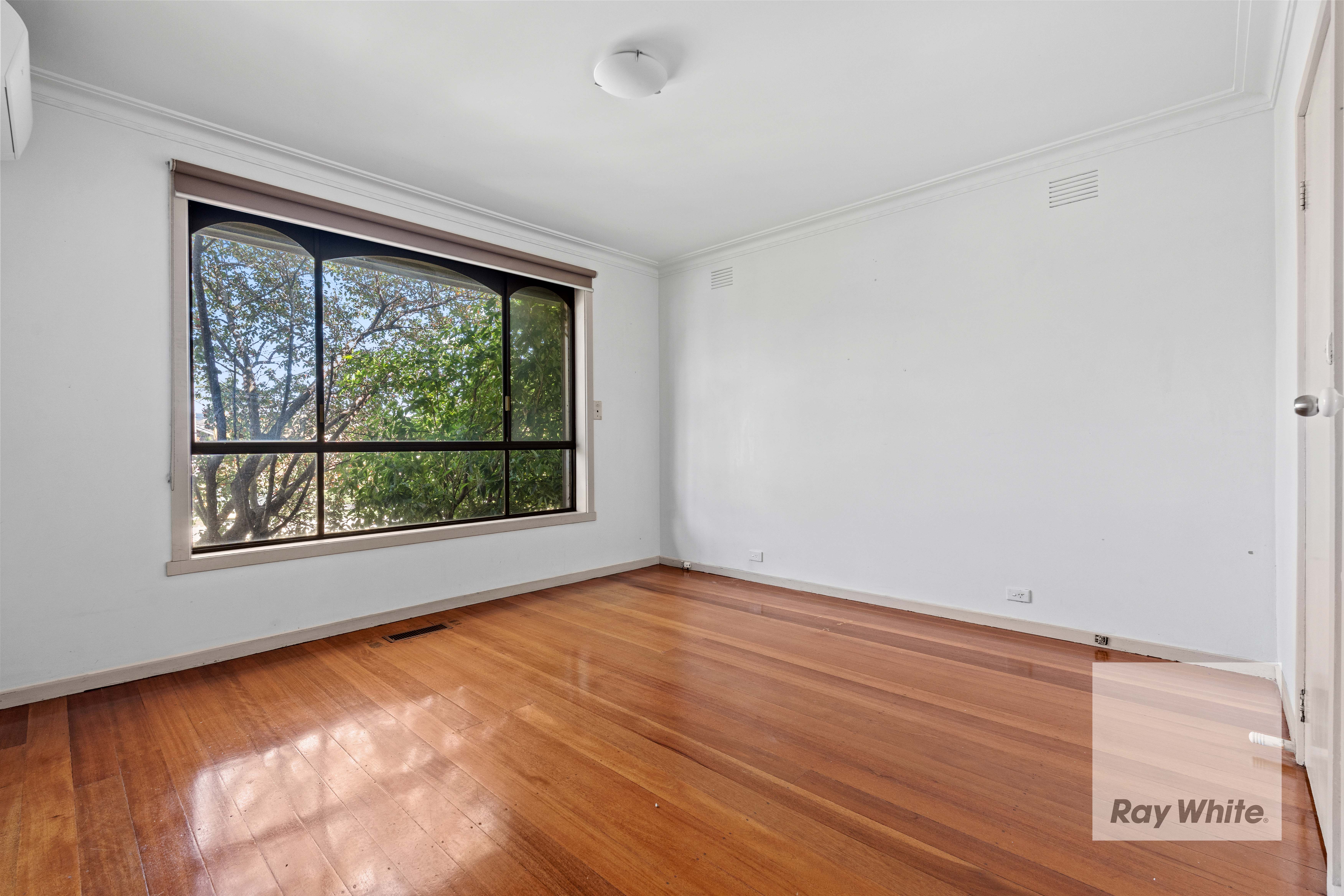 48 Taunton Drive — photo 4 of 12