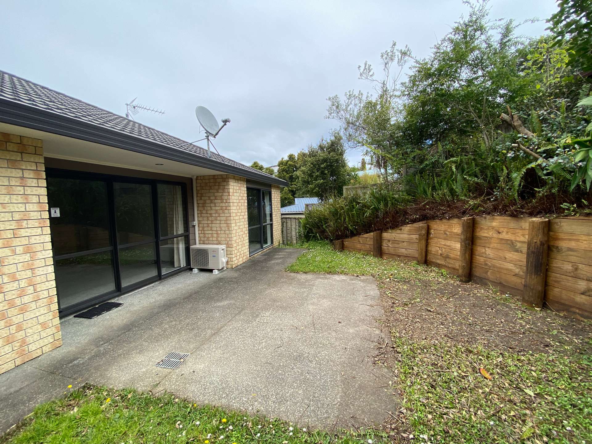 17c Tirimoana Road photo 9