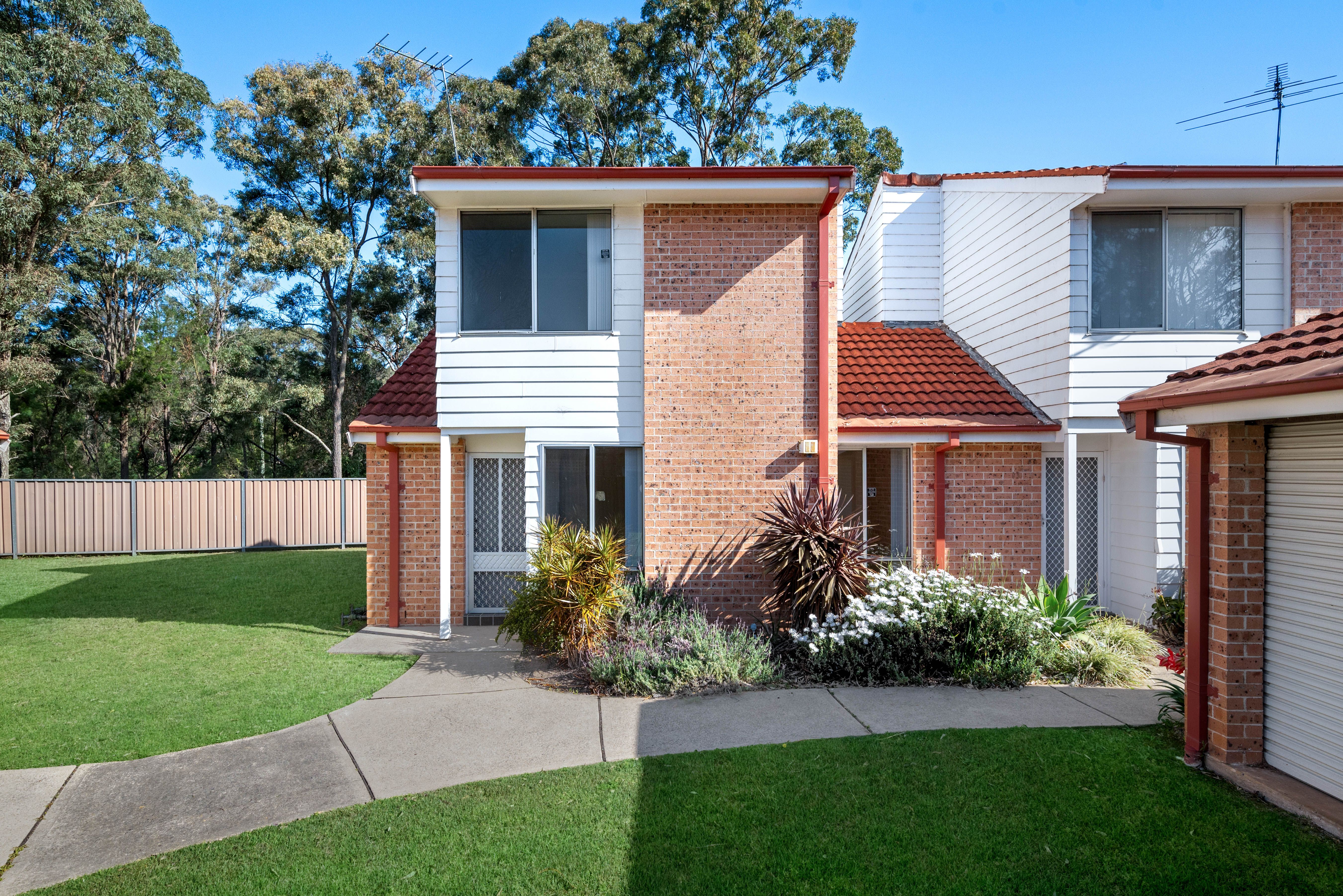 11 Mundarda Place, St Helens Park NSW 2560