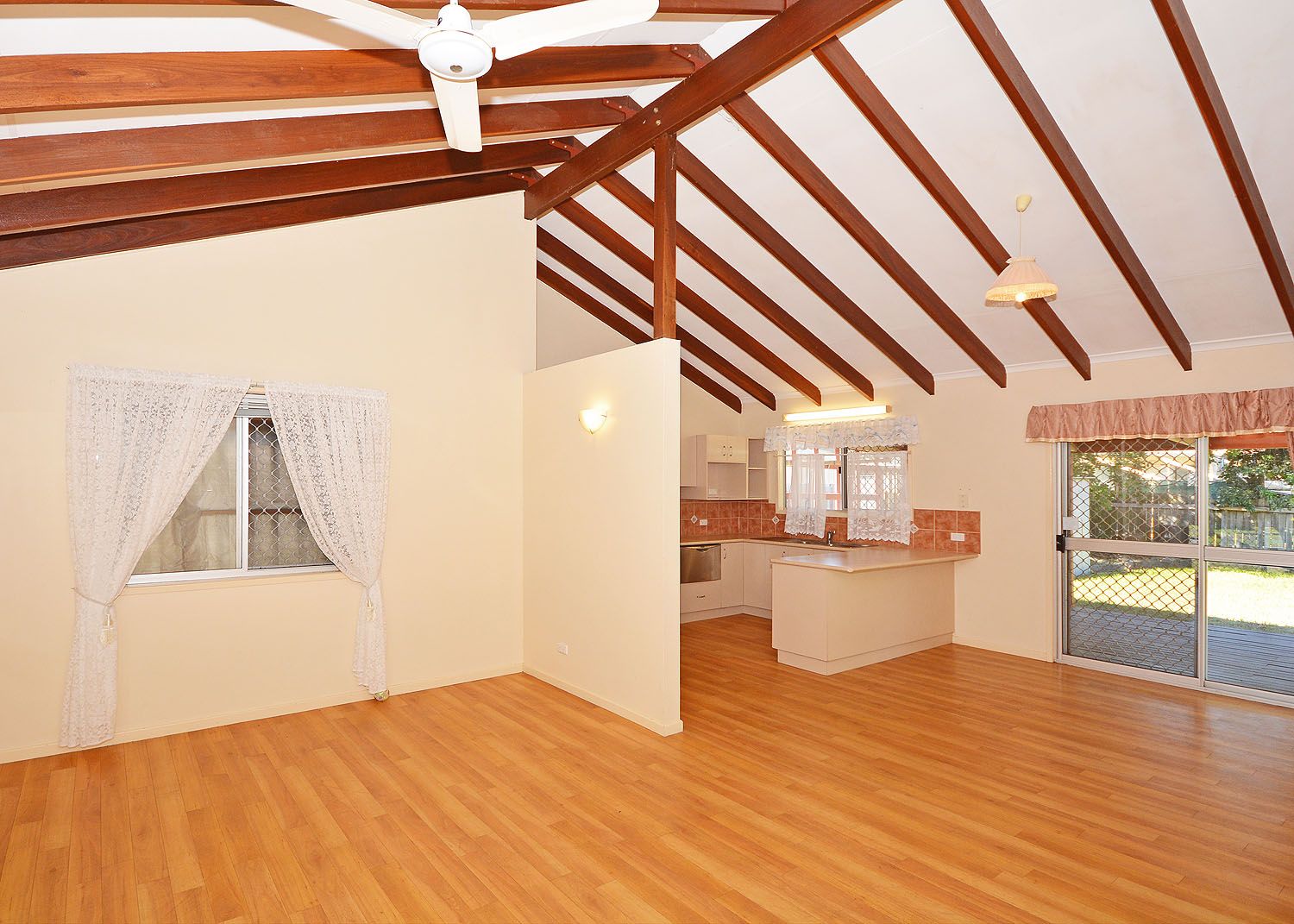 10 Owen Crescent, Urangan, QLD 4655