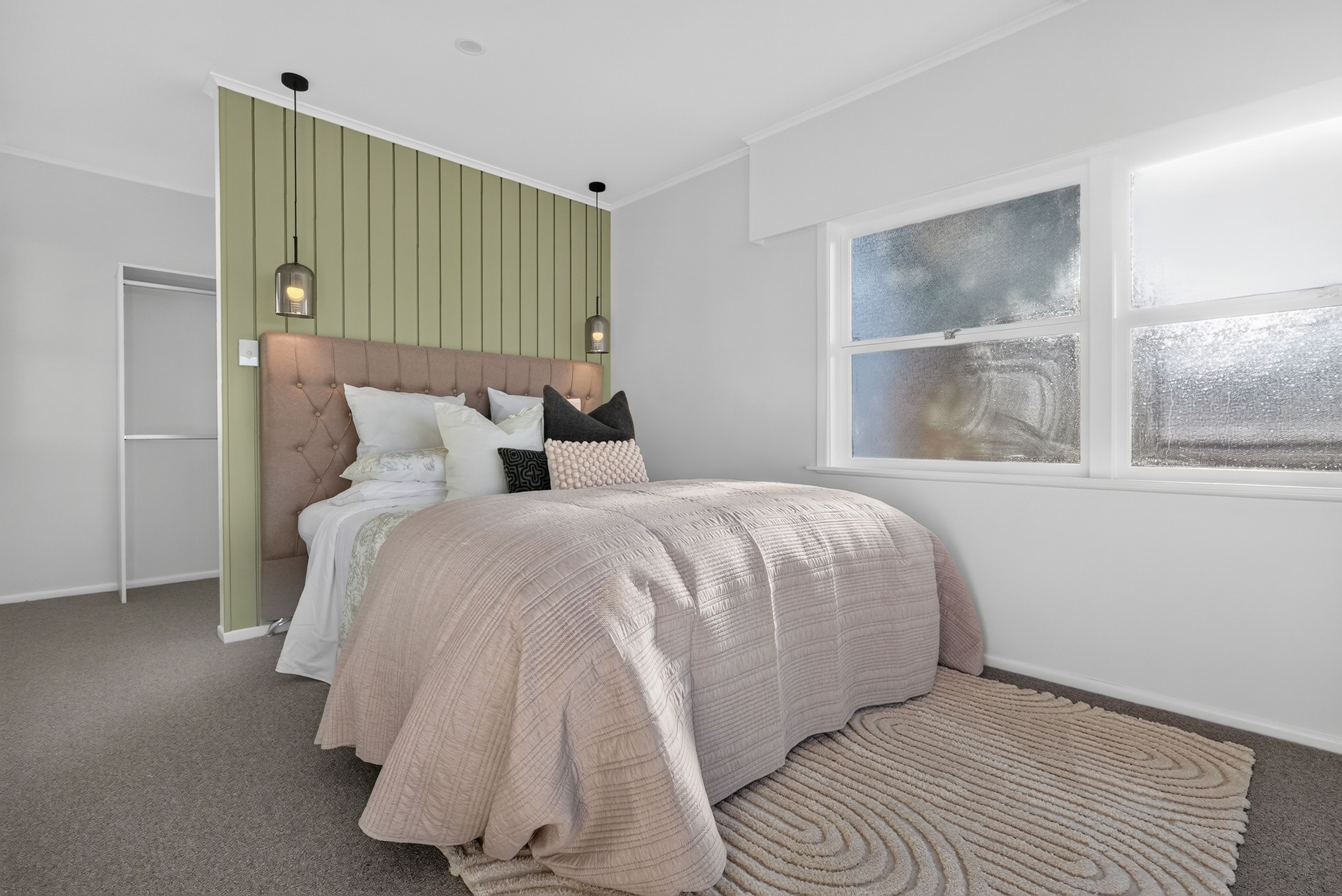 313 East Coast Road, Mairangi Bay, North Shore City