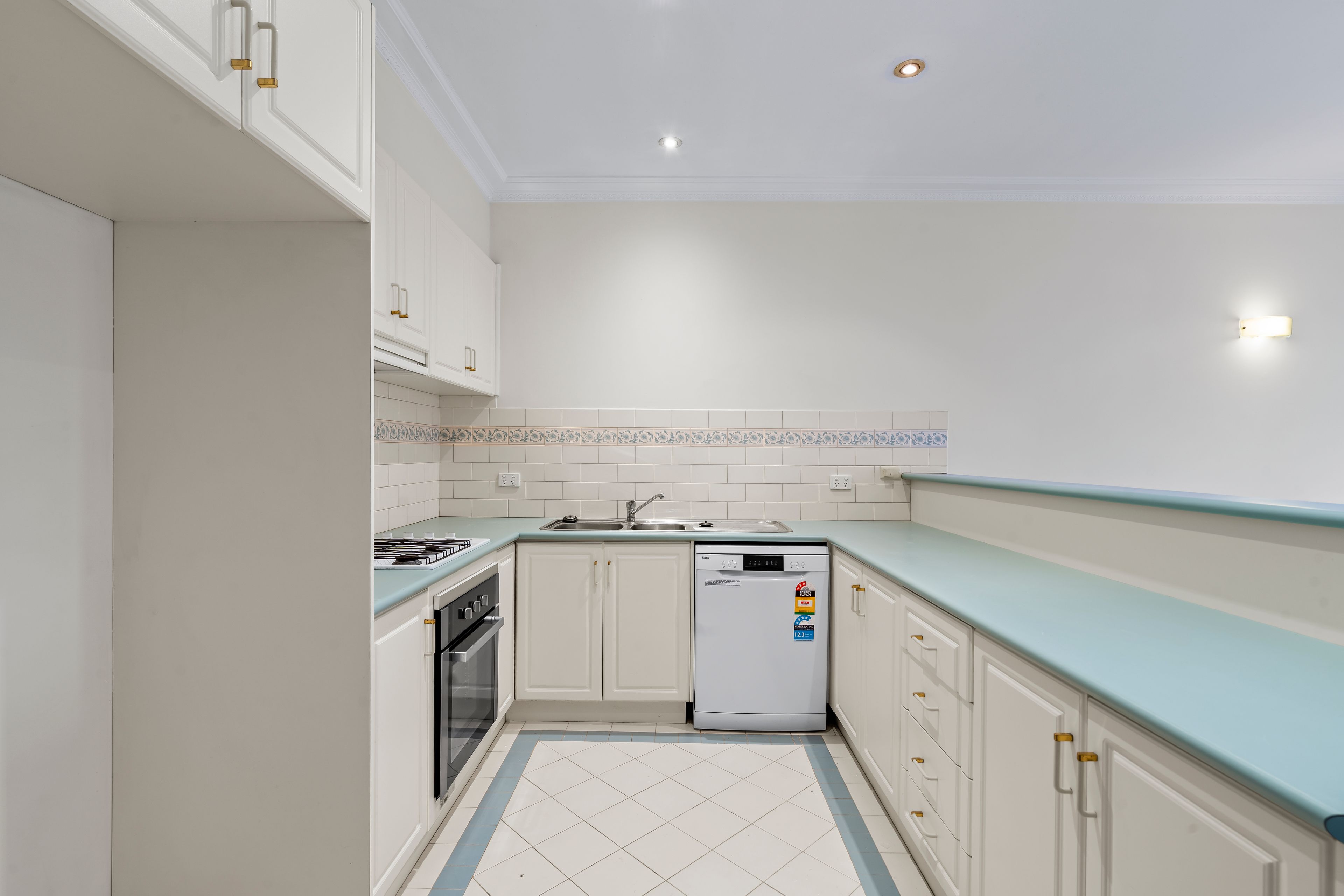 8/223 Murrumbeena Road — photo 4 of 10