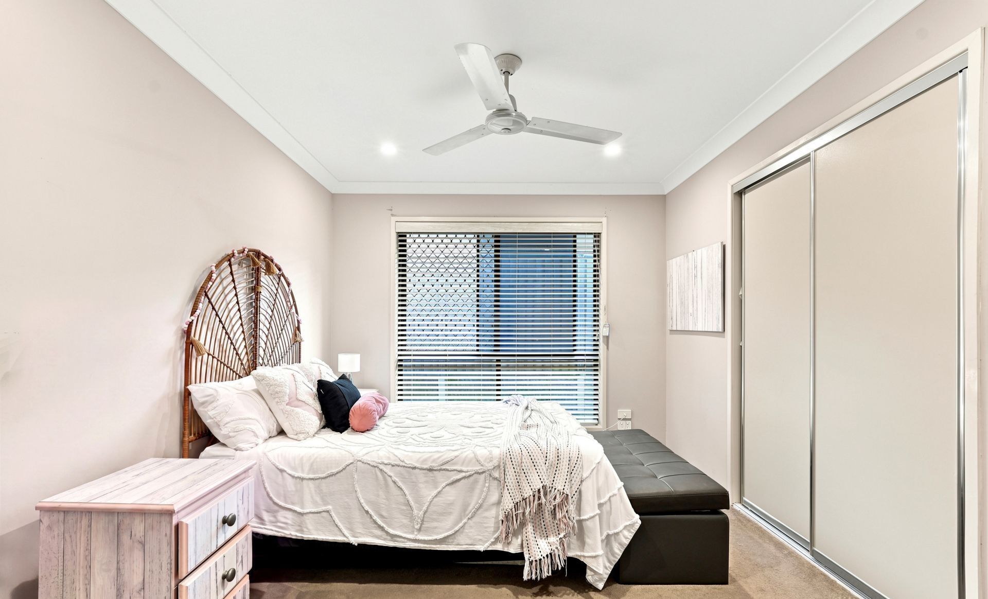 2/20 Stoneleigh Way — photo 11 of 24