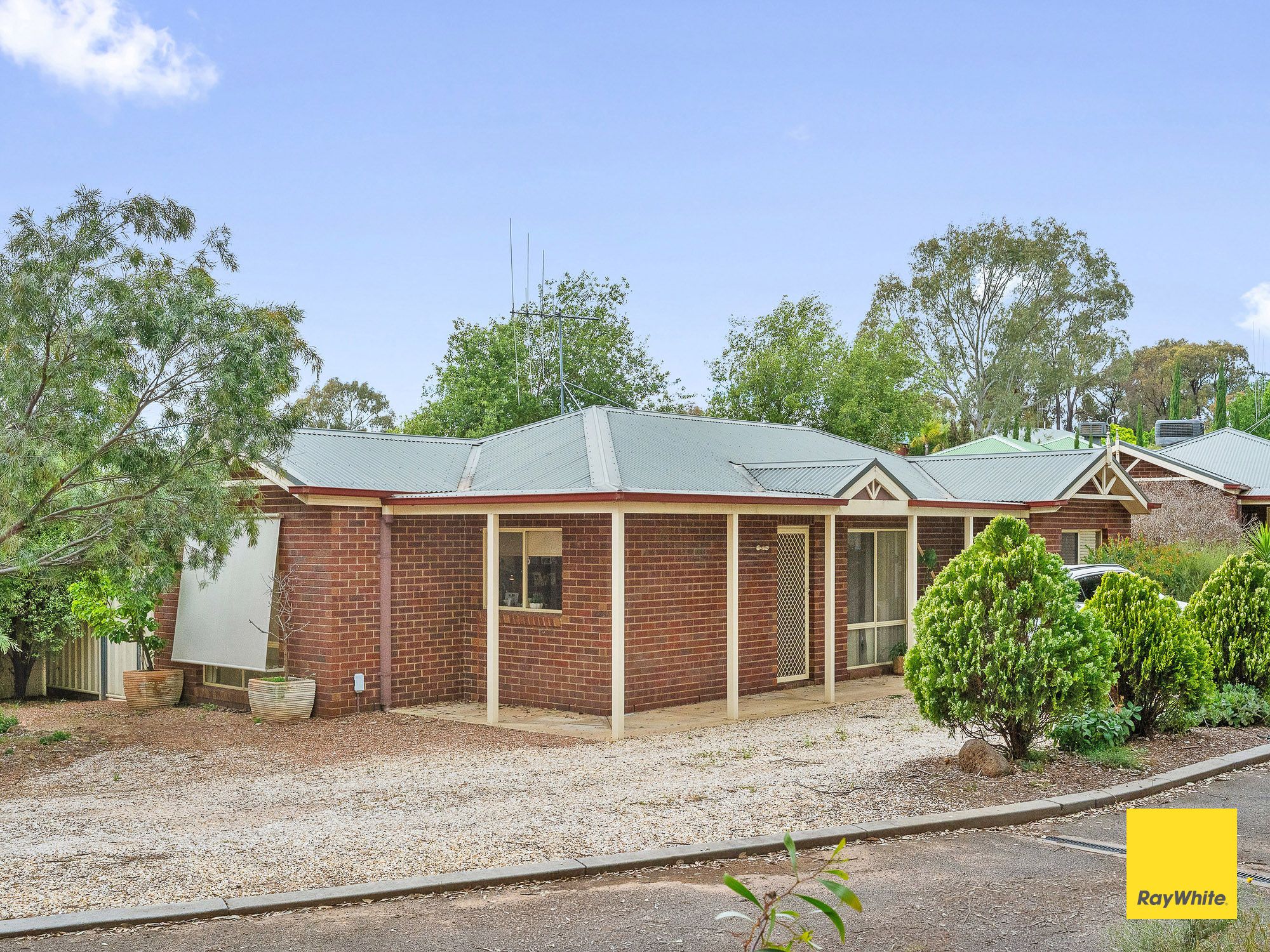 1/25 Ennor Place — photo from Ray White Bendigo