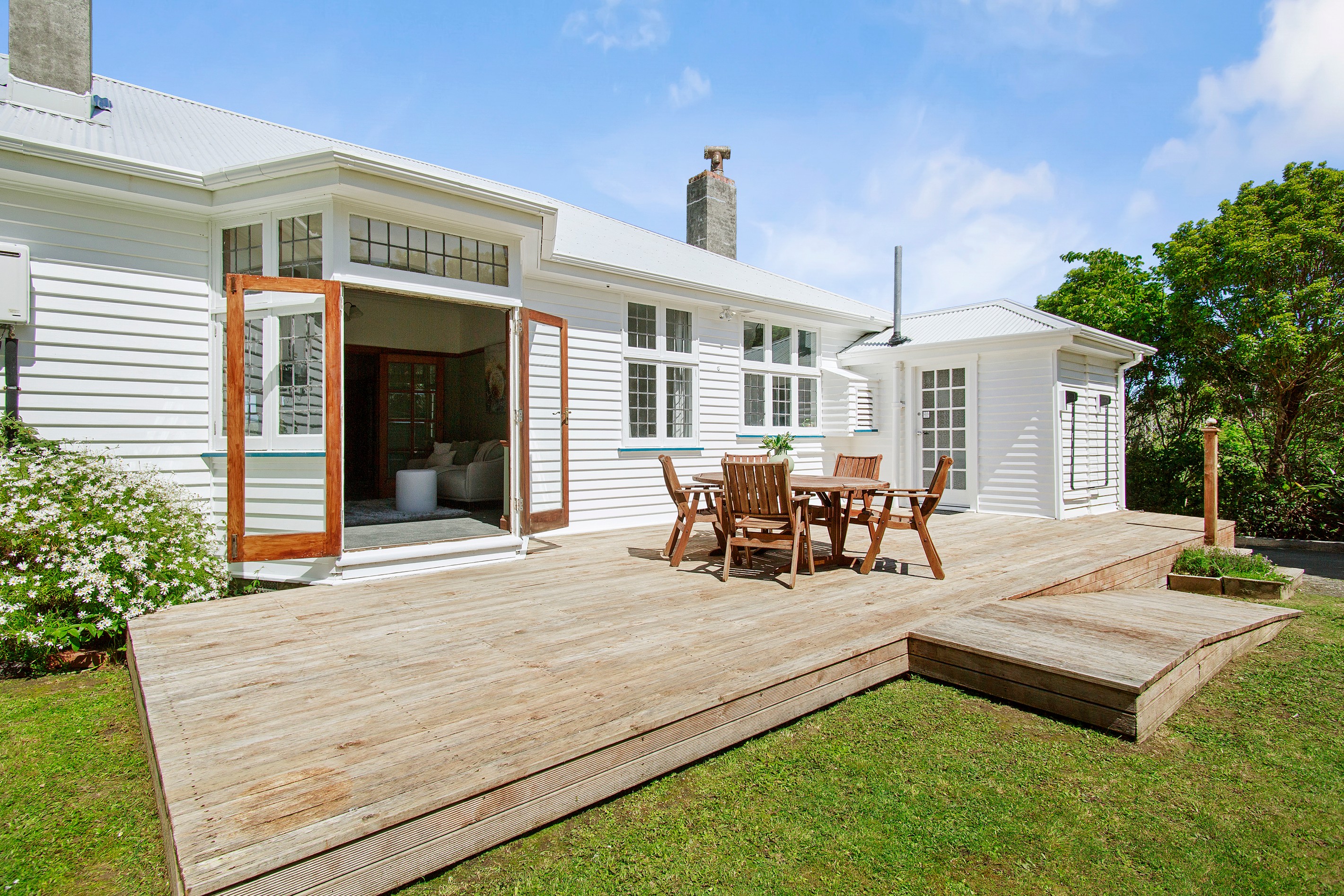 16 Onehuka Road, Tirohanga, Lower Hutt City