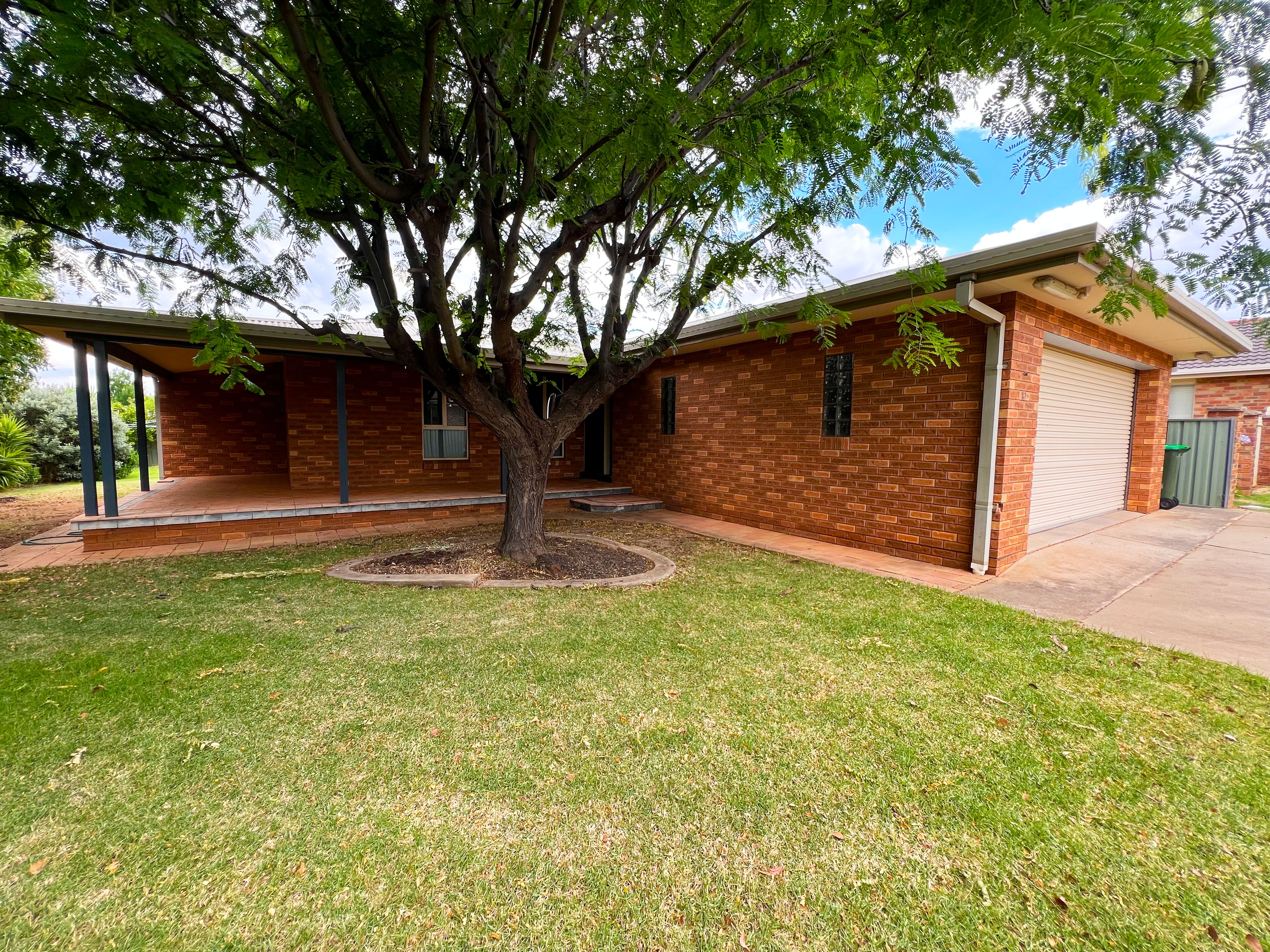 12 Christina Close, Parkes NSW 2870