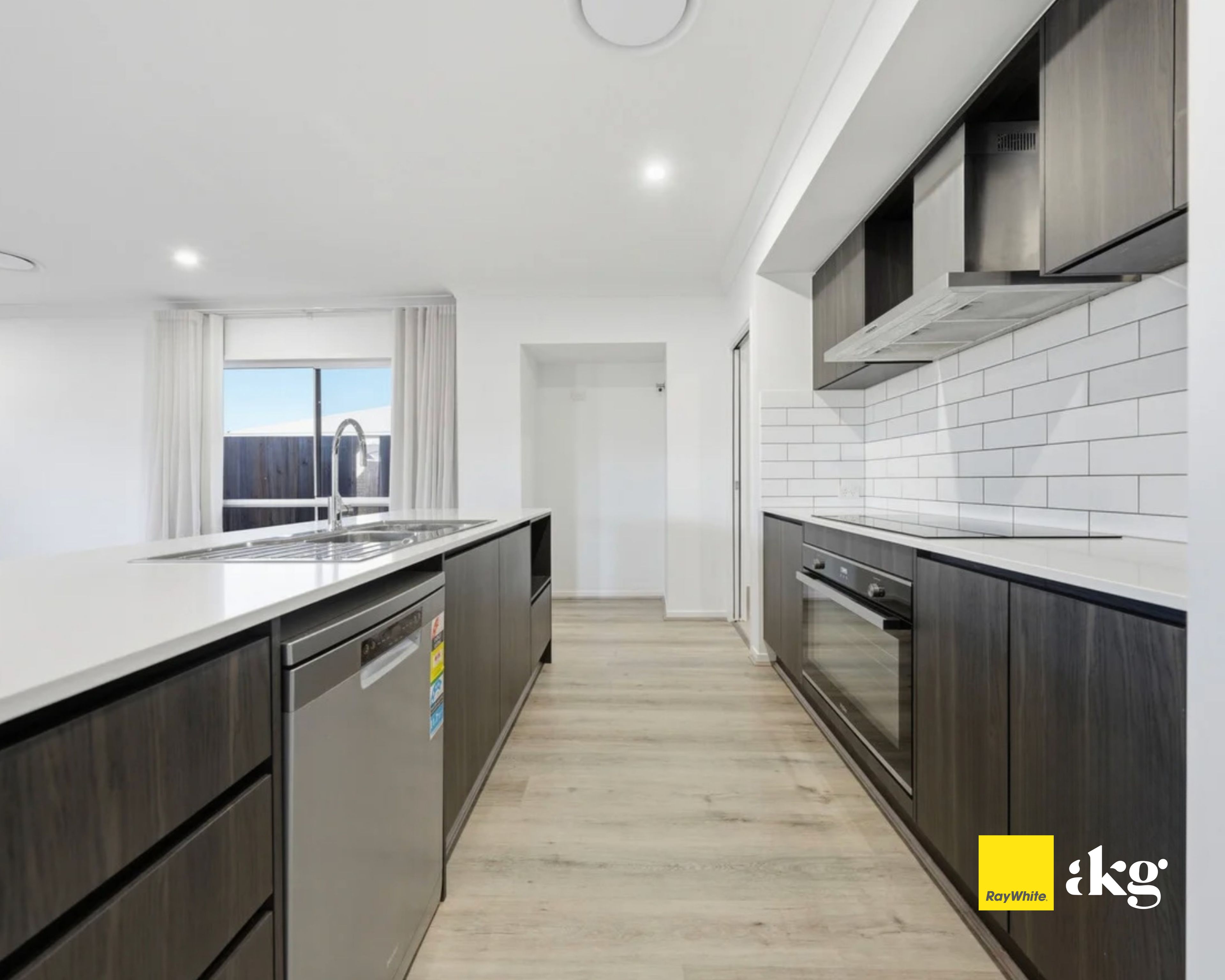 27 Moss Street, Greenbank, QLD 4124