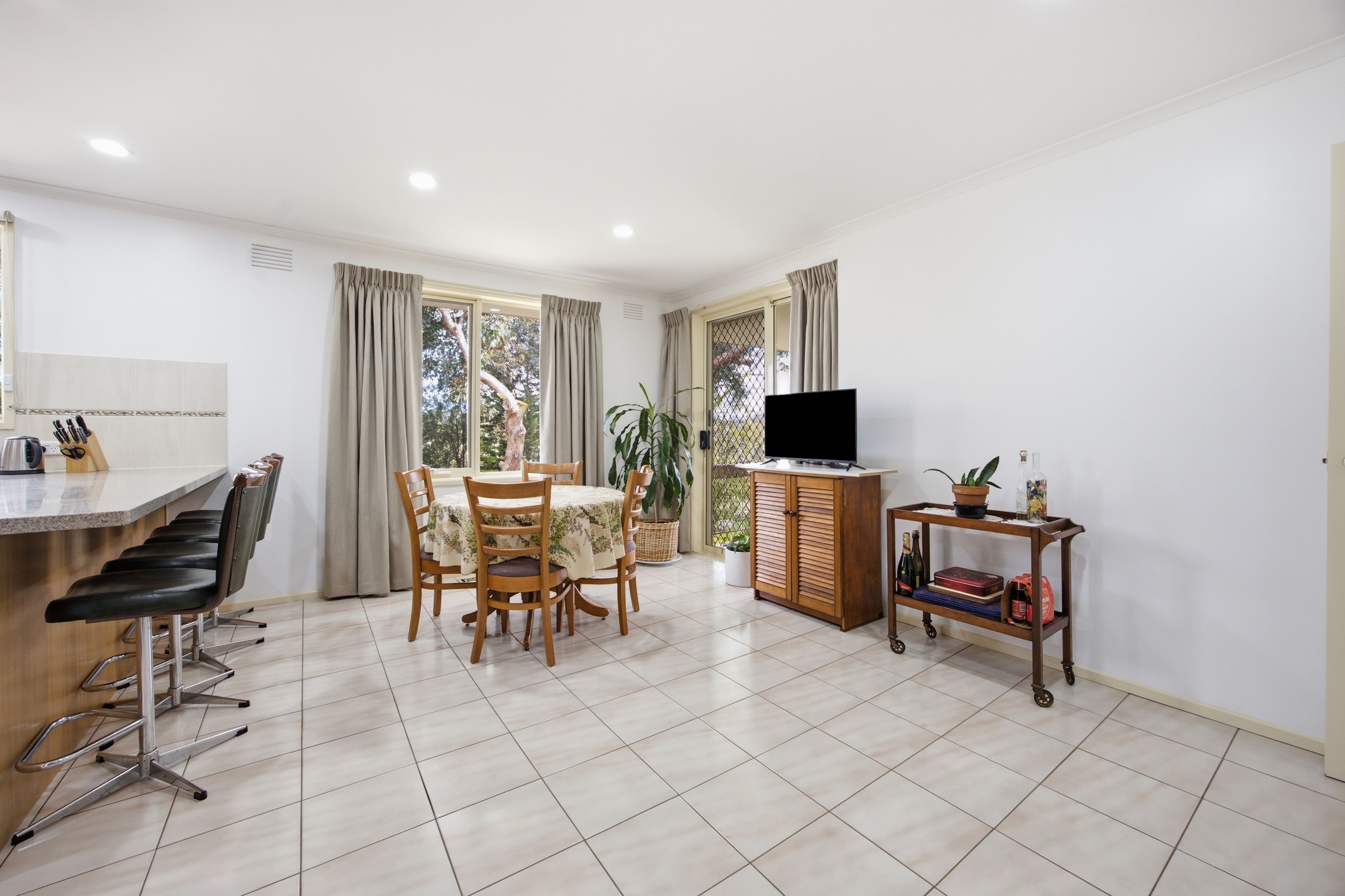 2 Nicholas Court — photo 6 of 17