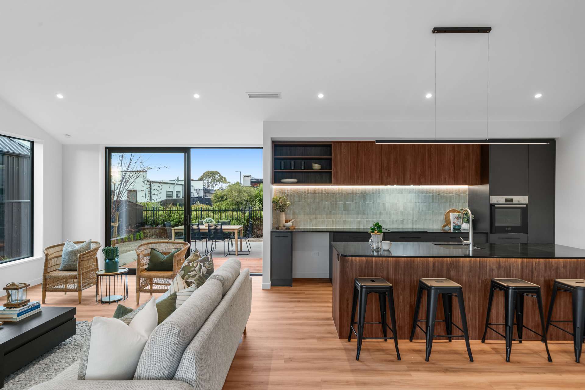 158 Gardiners Road photo 0