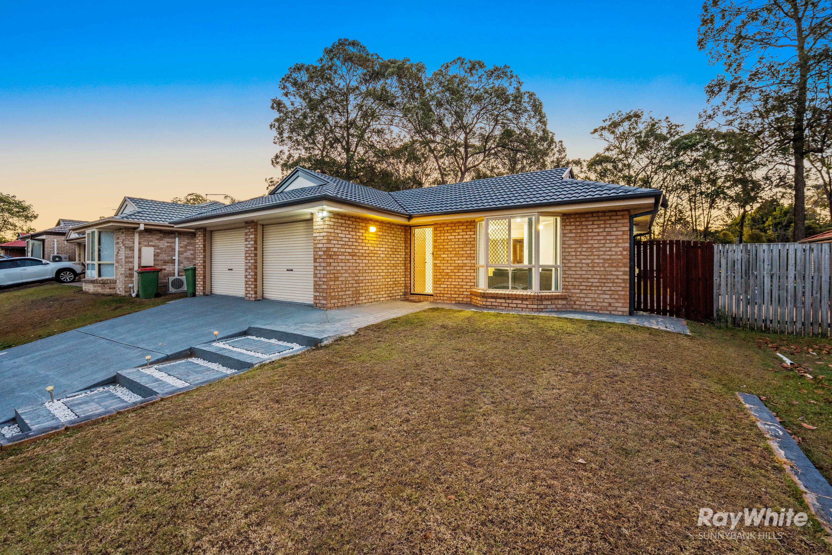 12 Isaac Court, Hillcrest, QLD 4118