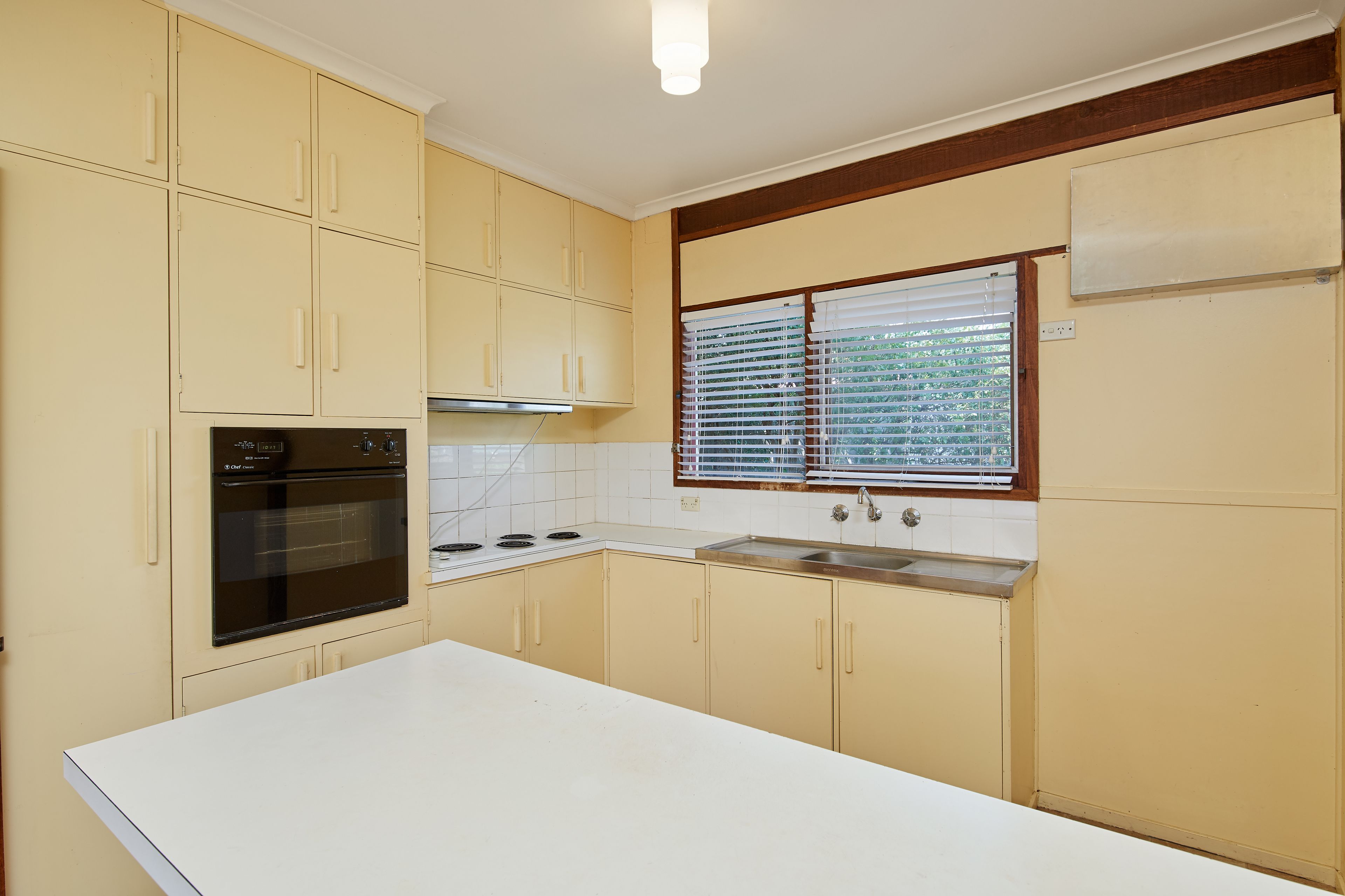 1 Churchill Avenue, Kooringal, NSW 2650