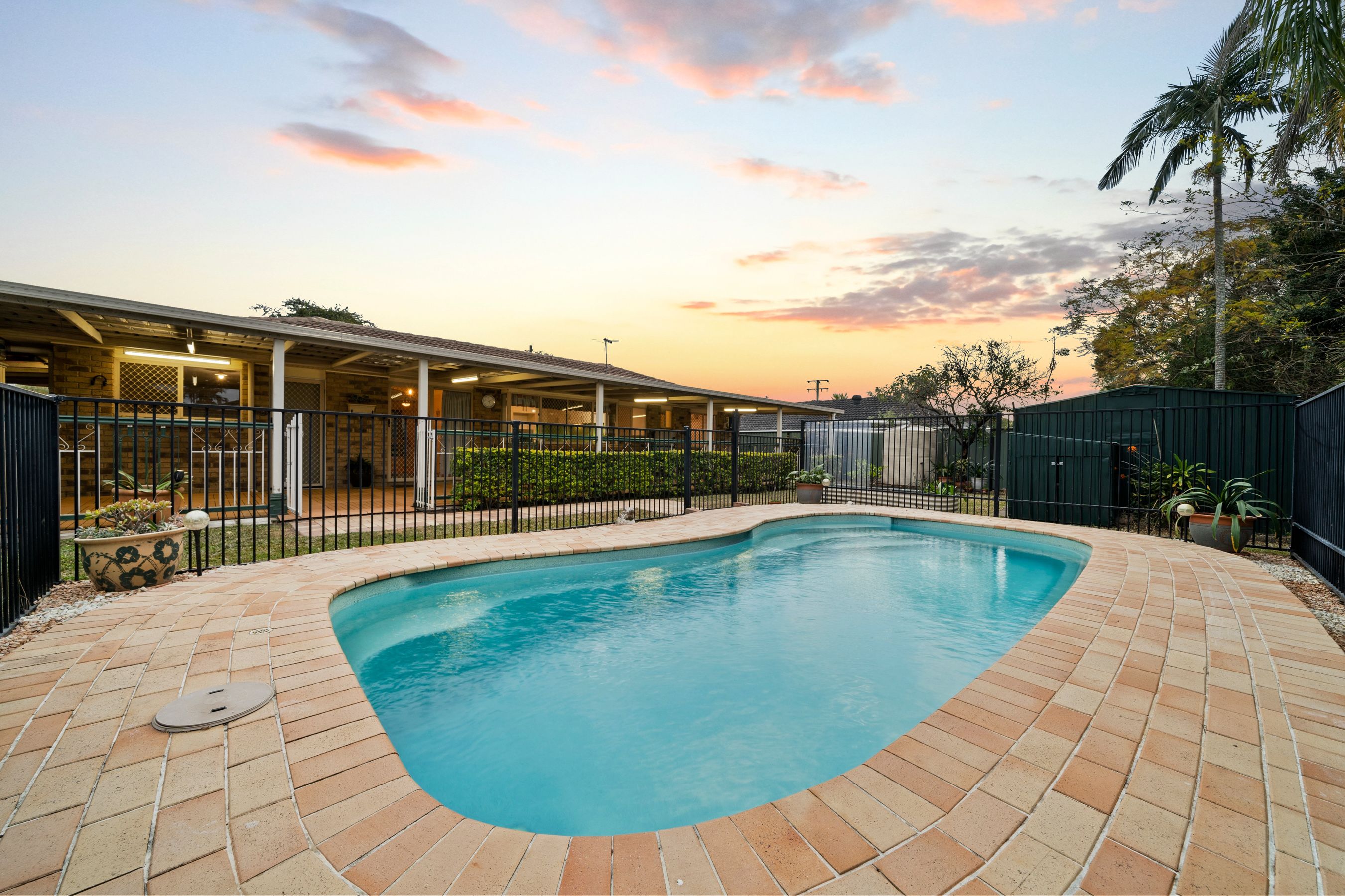 14 Westwood Drive, Hillcrest, QLD 4118