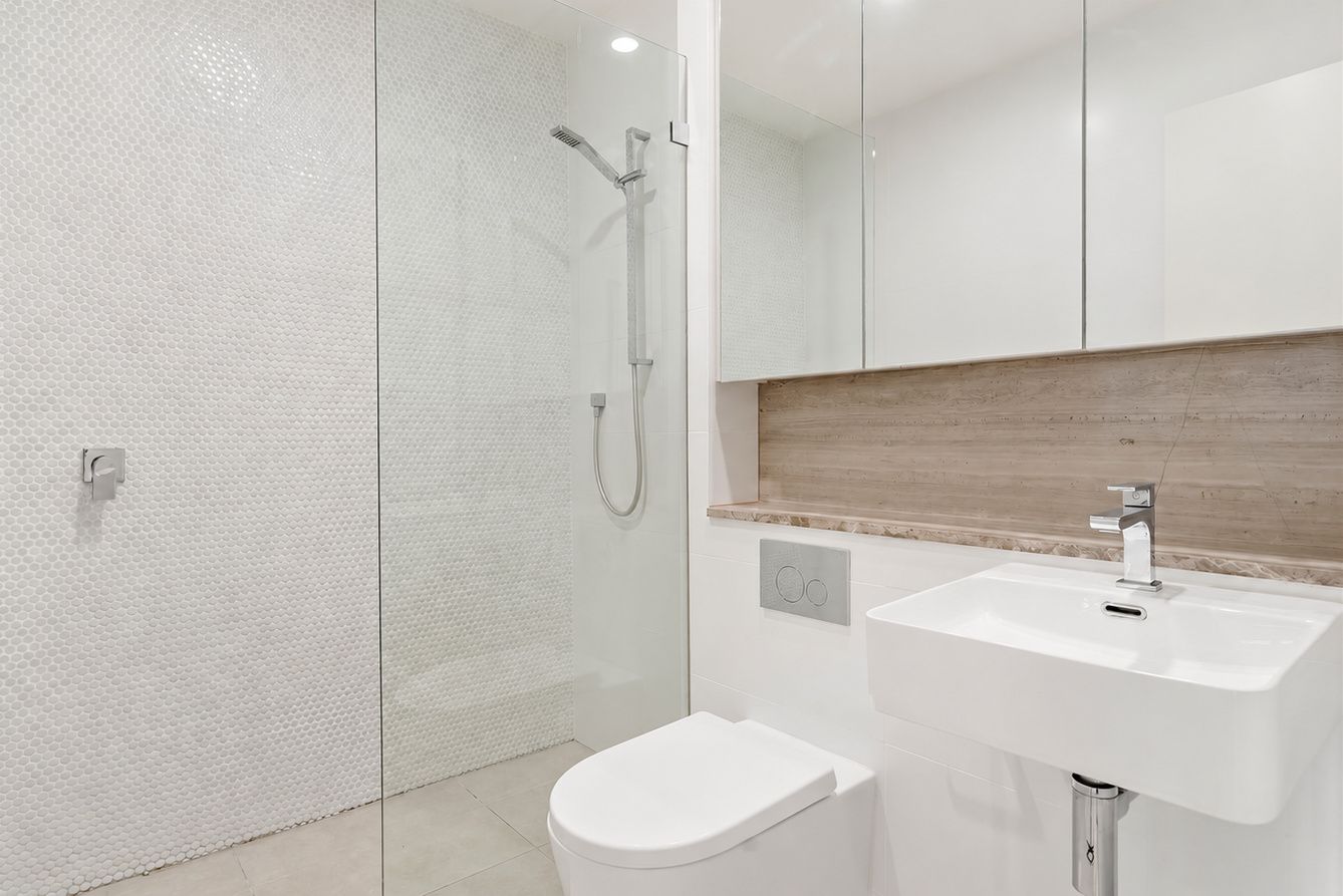 405/416 Kingsway — photo 4 of 10