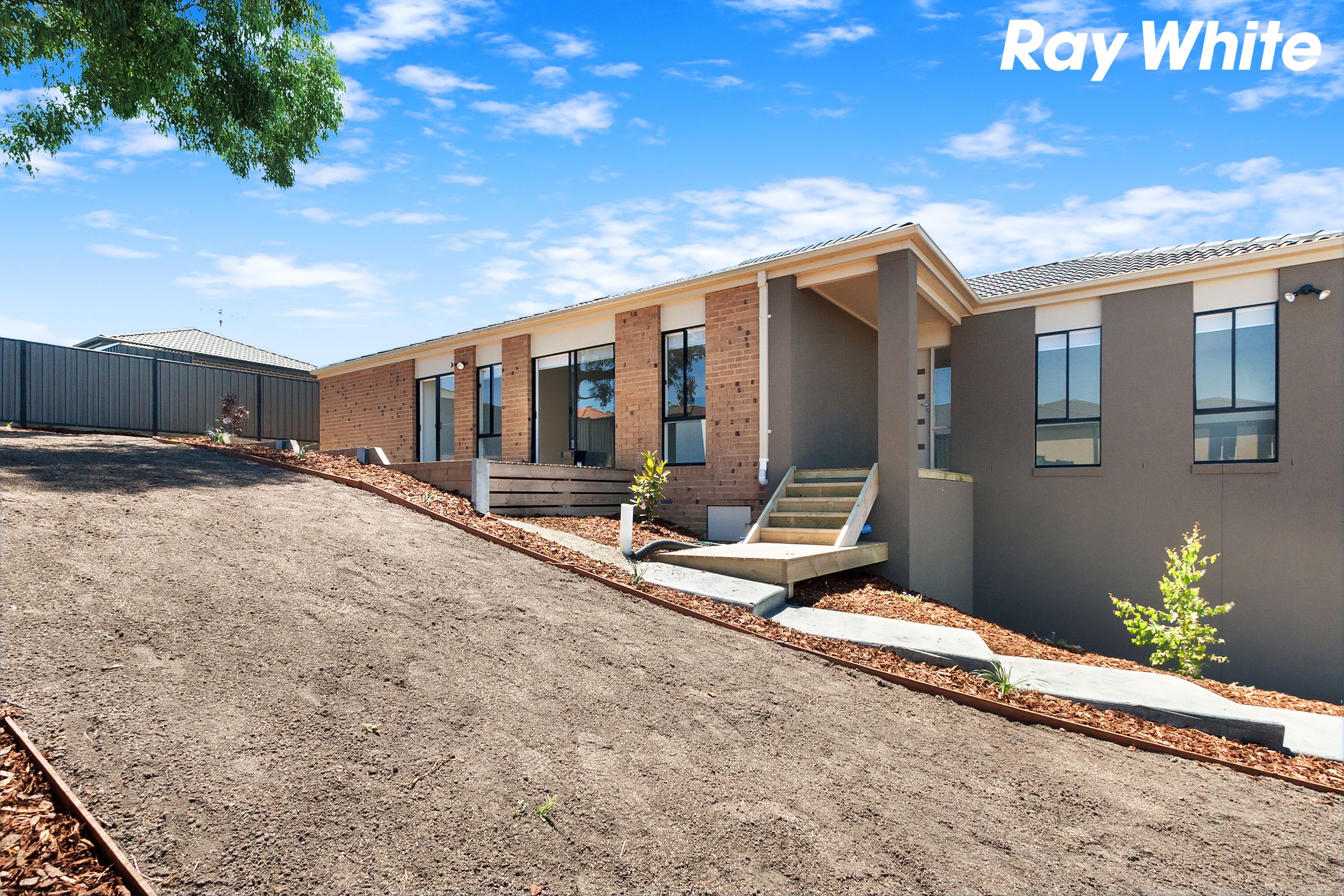 14 Victoria Place, Pakenham, VIC 3810