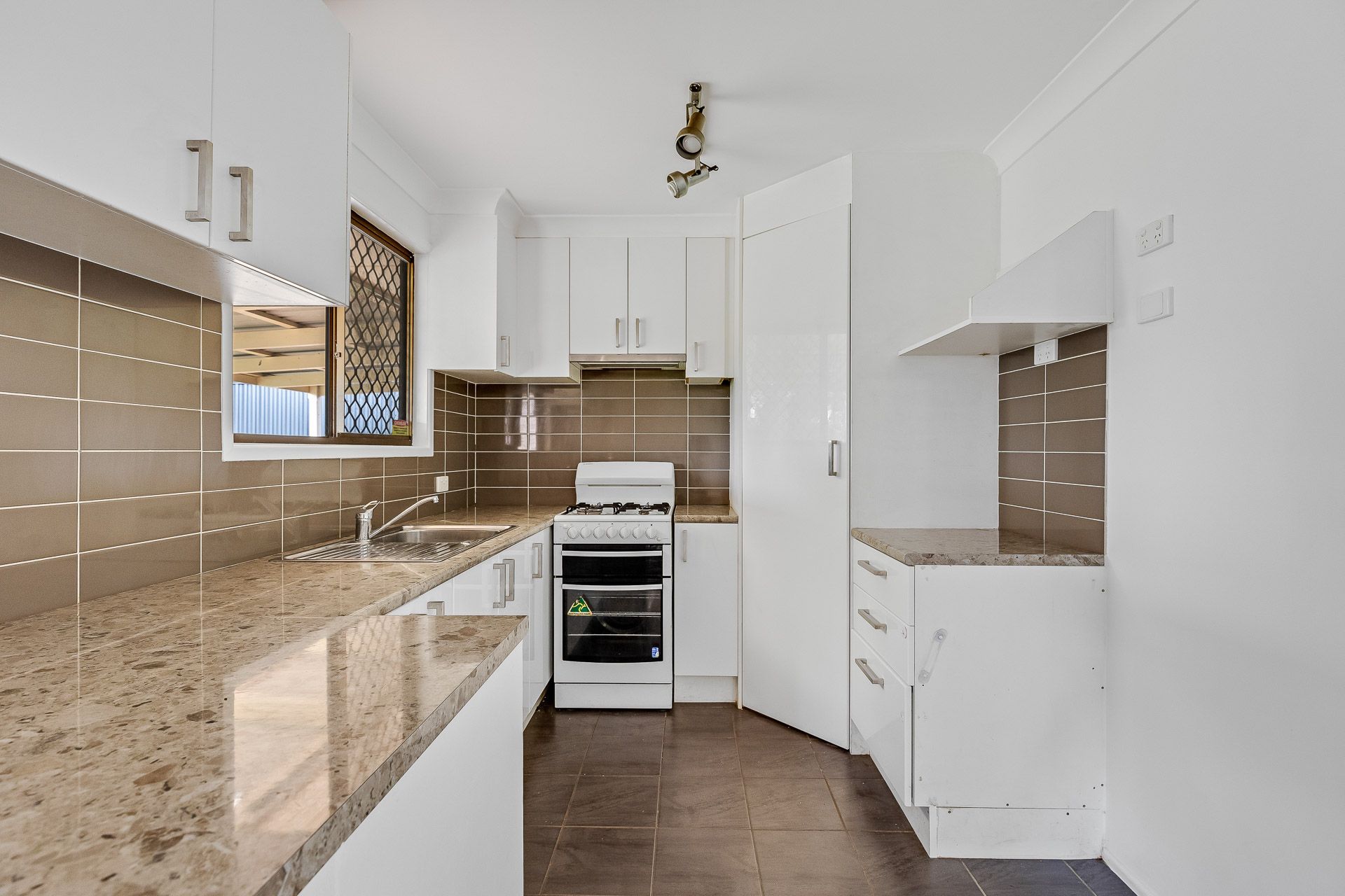 112 Hogg Street, Wilsonton Heights, QLD 4350