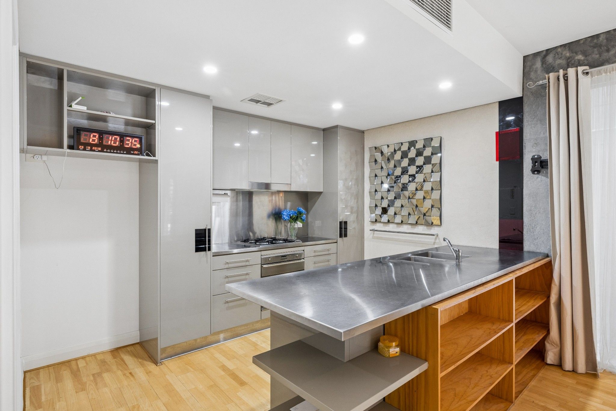 2/21 Russell Street — photo 6 of 26
