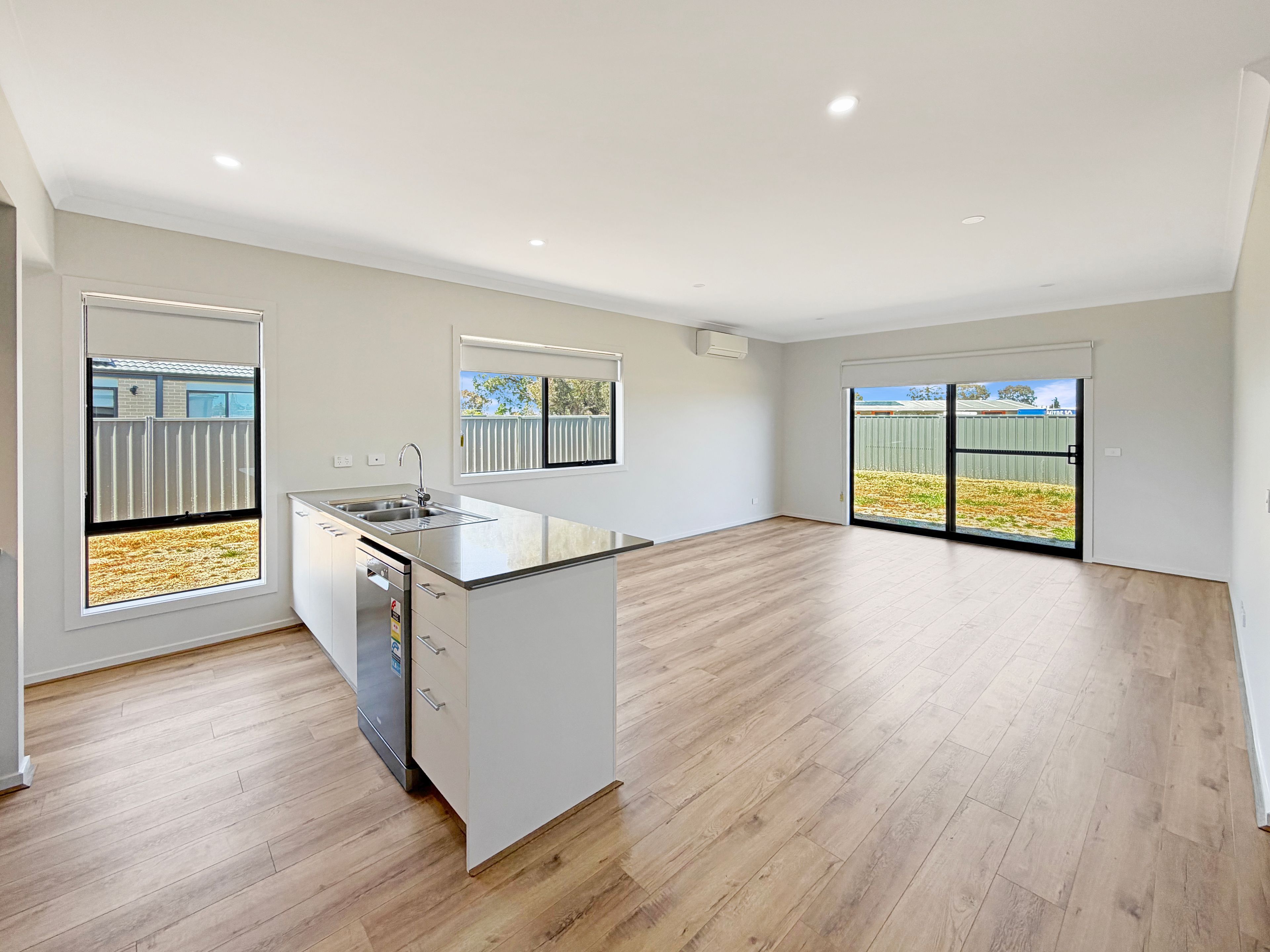 12 Wattle Drive — photo 4 of 12
