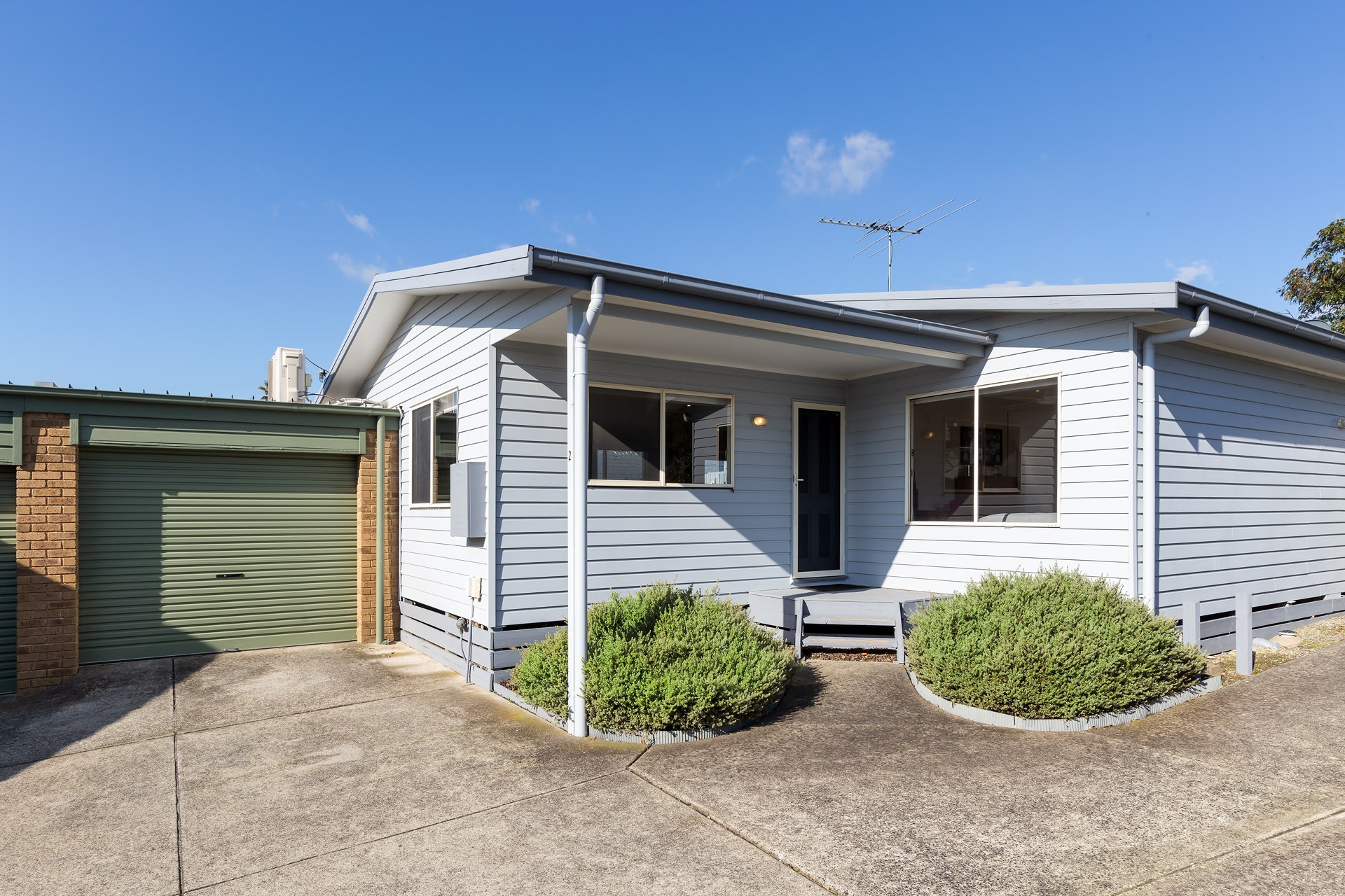 2/14 Monteith Crescent, Endeavour Hills, VIC 3802