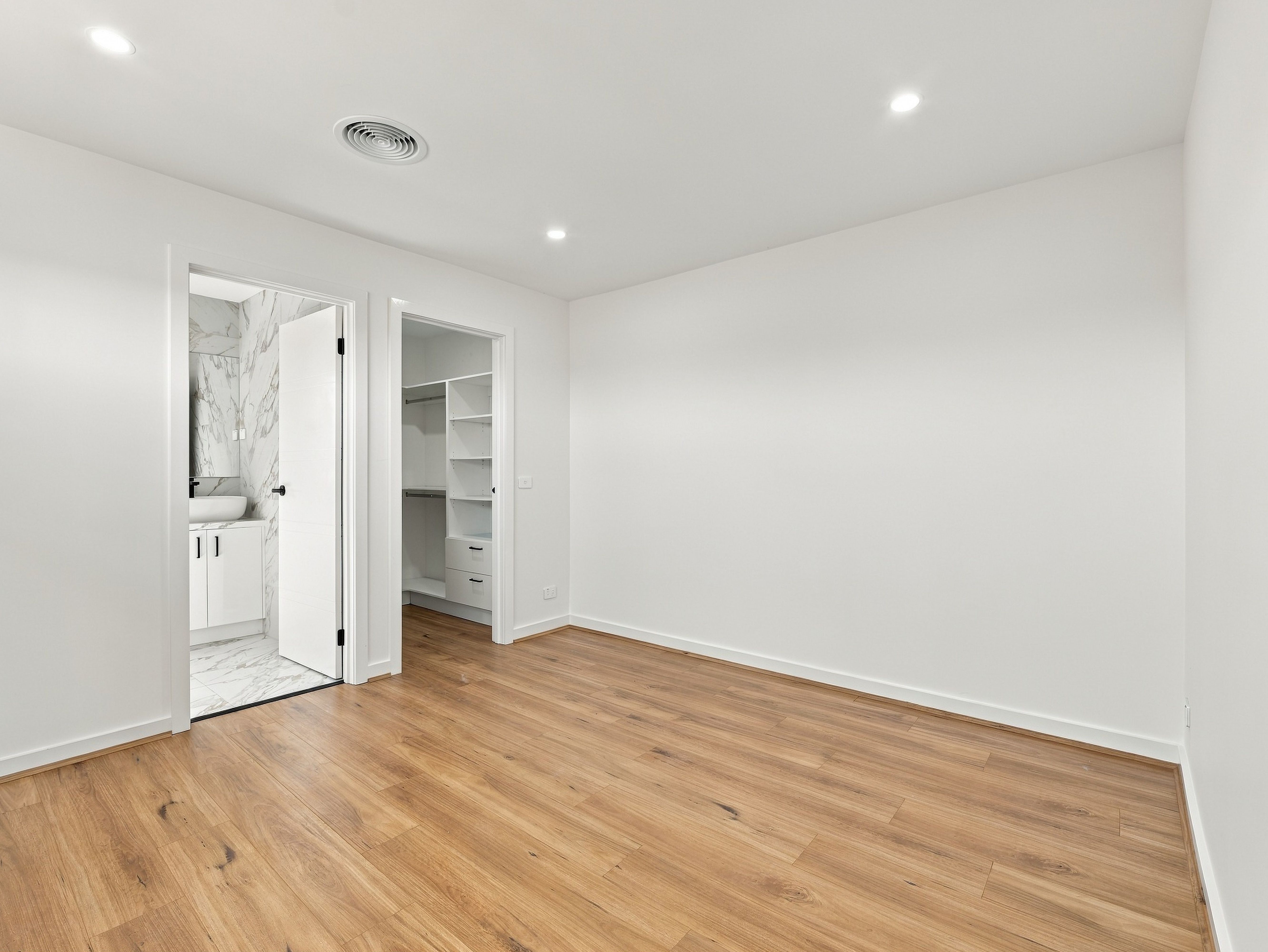 1/10 Davern Court — photo 11 of 27