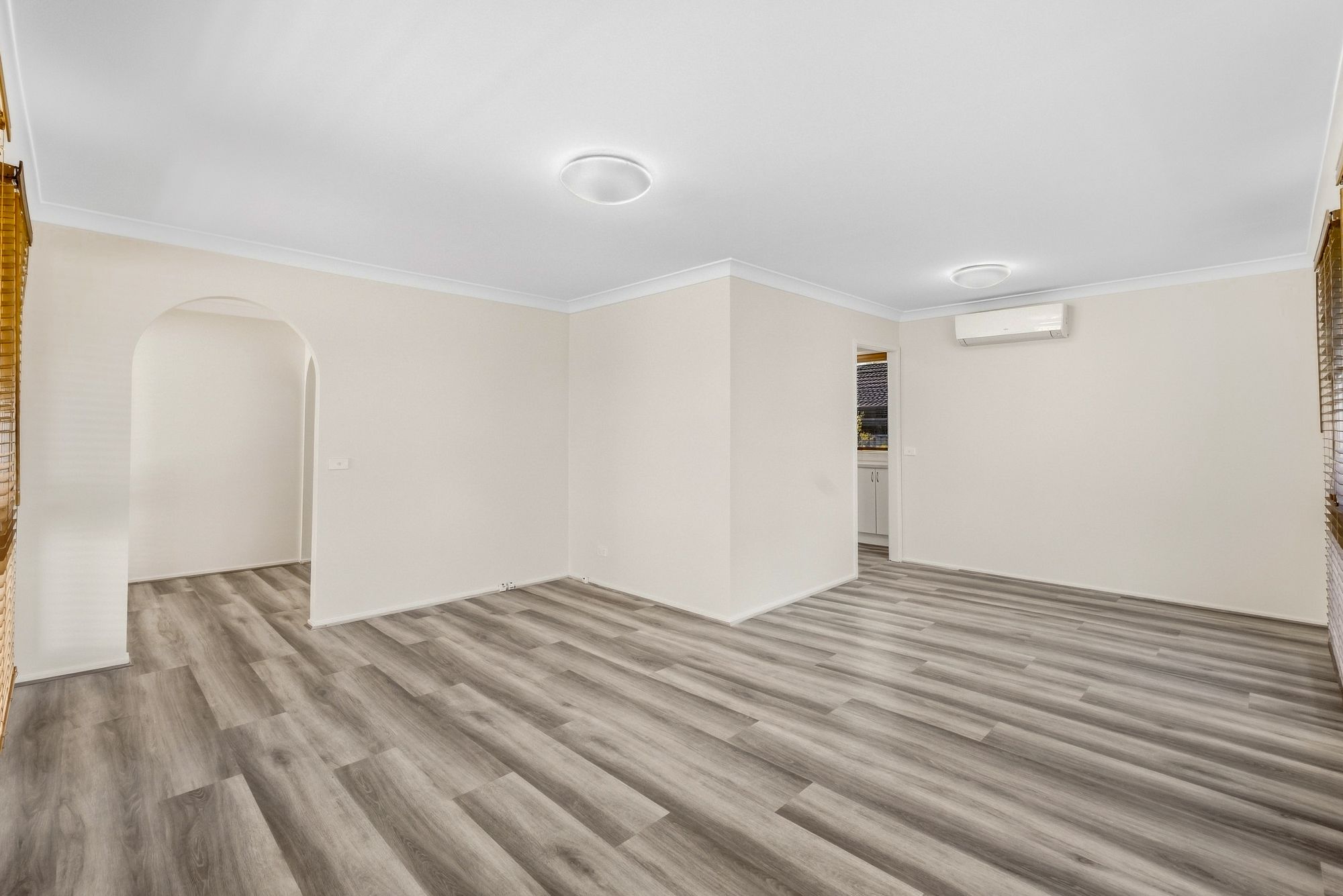 55 Warburton Crescent — photo 5 of 15