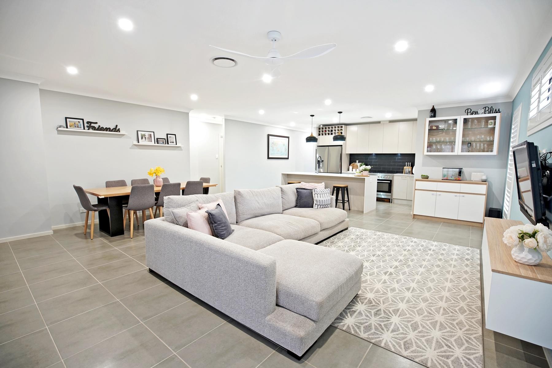 27 Lieutenant Street, JORDAN SPRINGS, NSW 2747