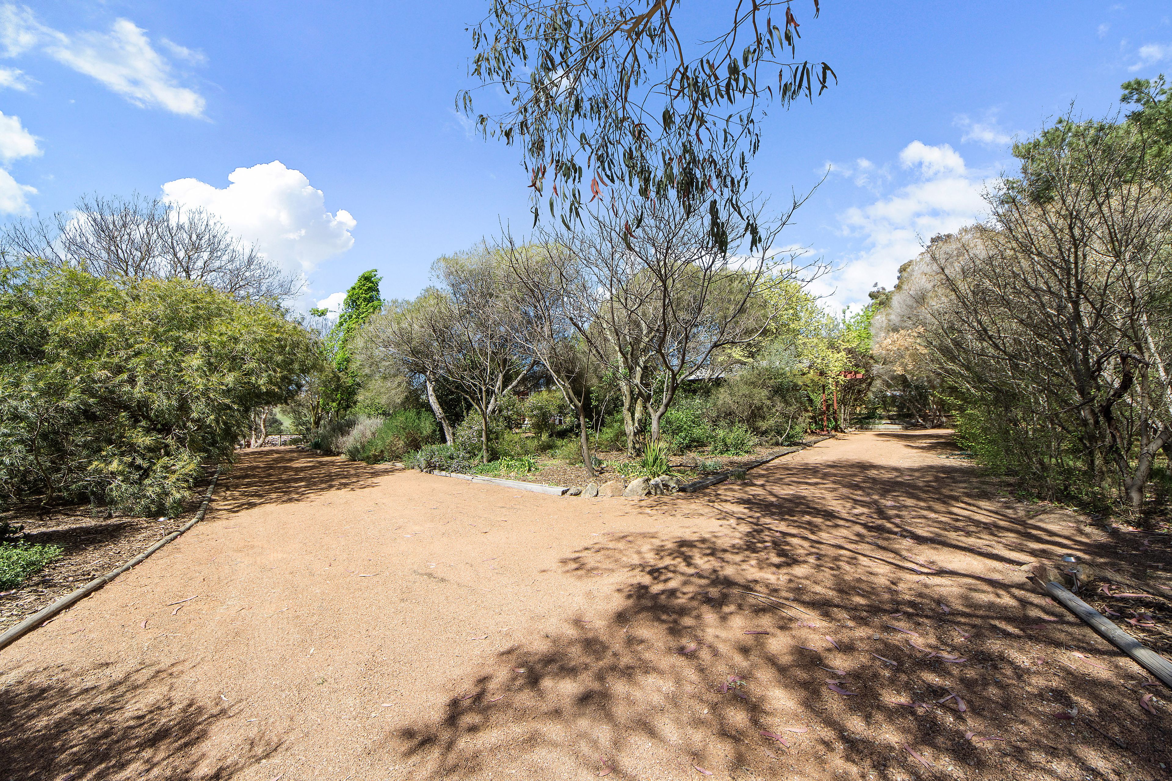 42 Coulton Road, Wallaroo, NSW 2618