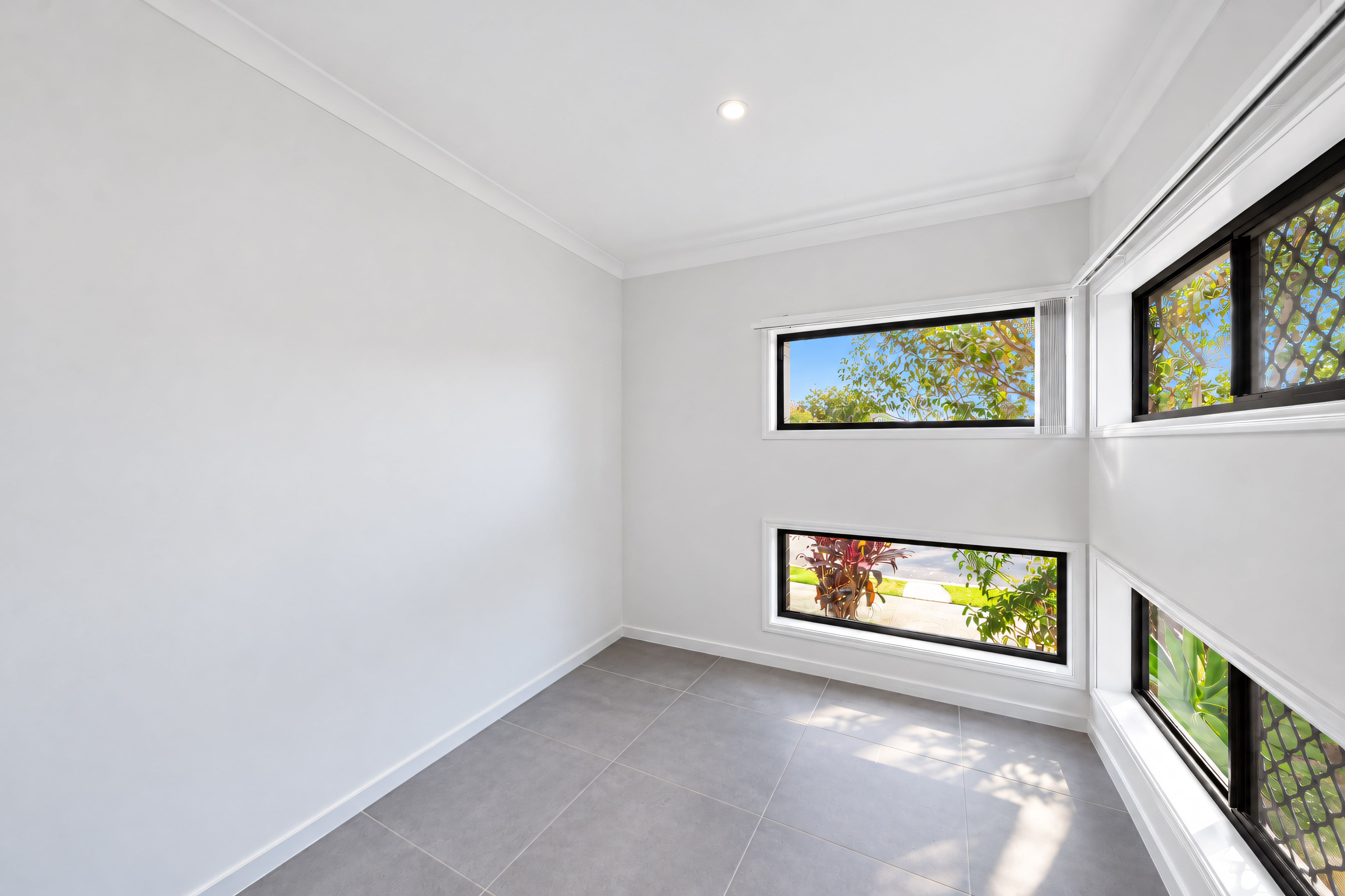 108 Huntley Crescent — photo 3 of 12