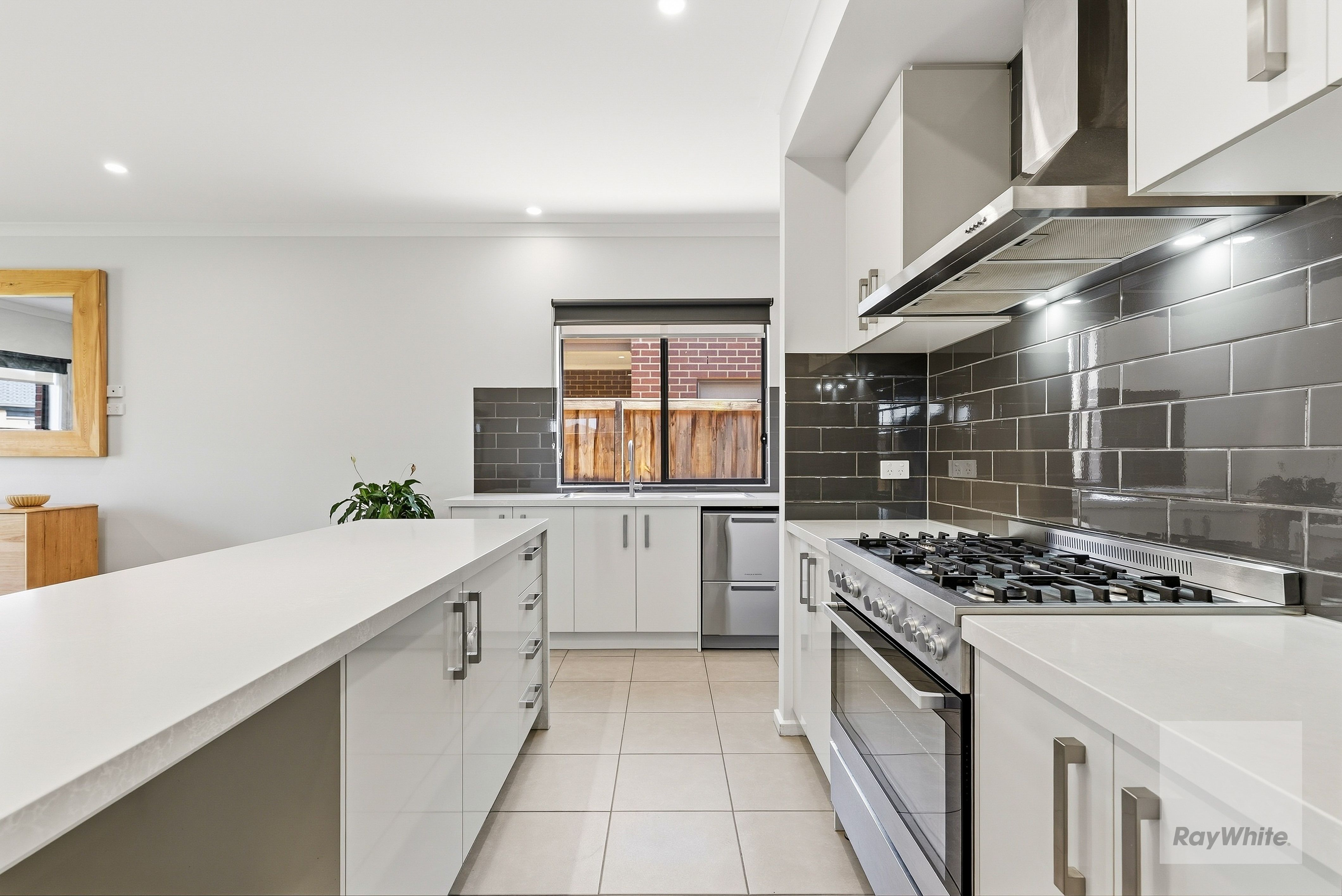 11 Kohli Crescent — photo 3 of 19