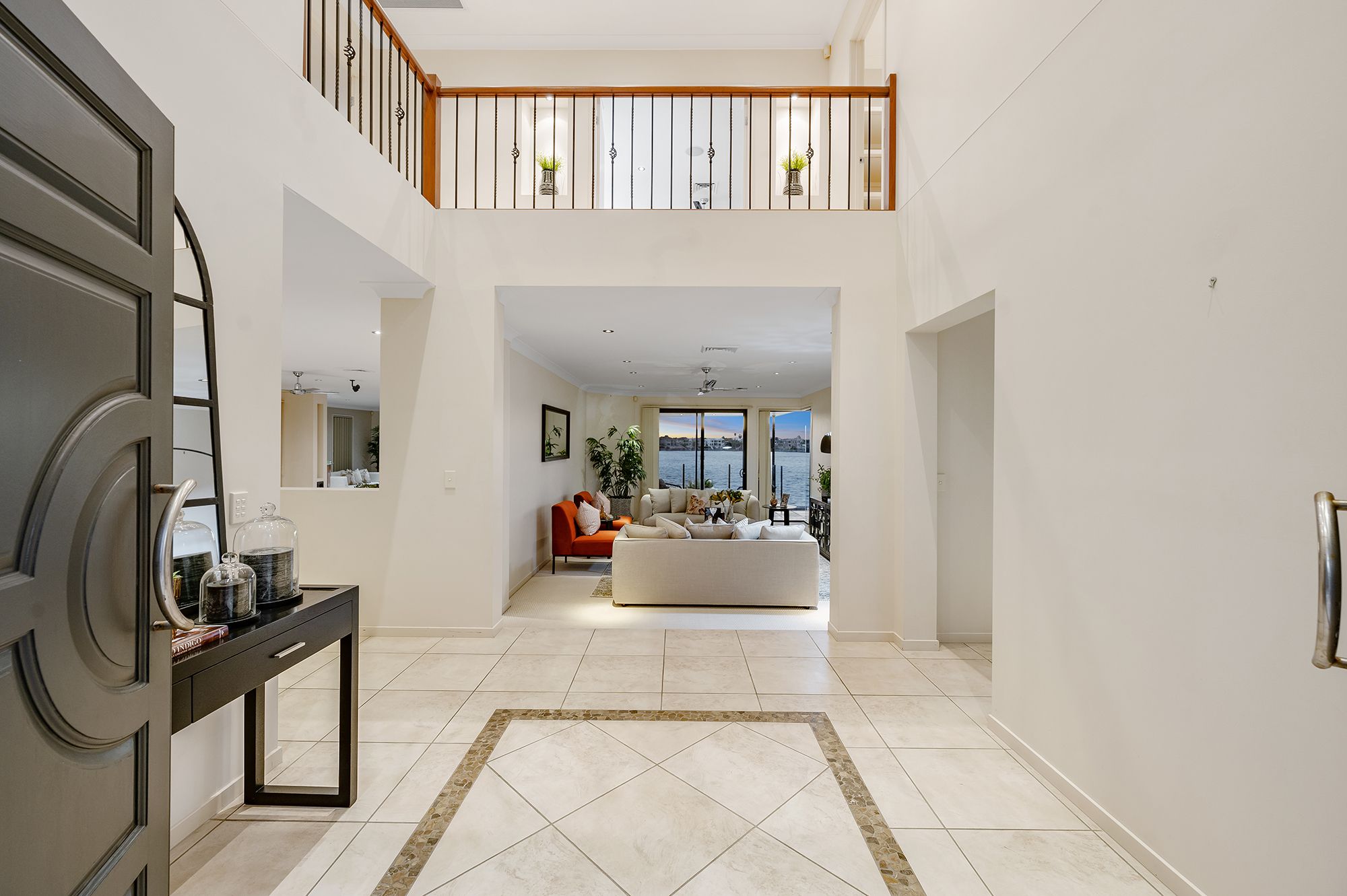 123 Edinburgh Road, Benowa, QLD 4217