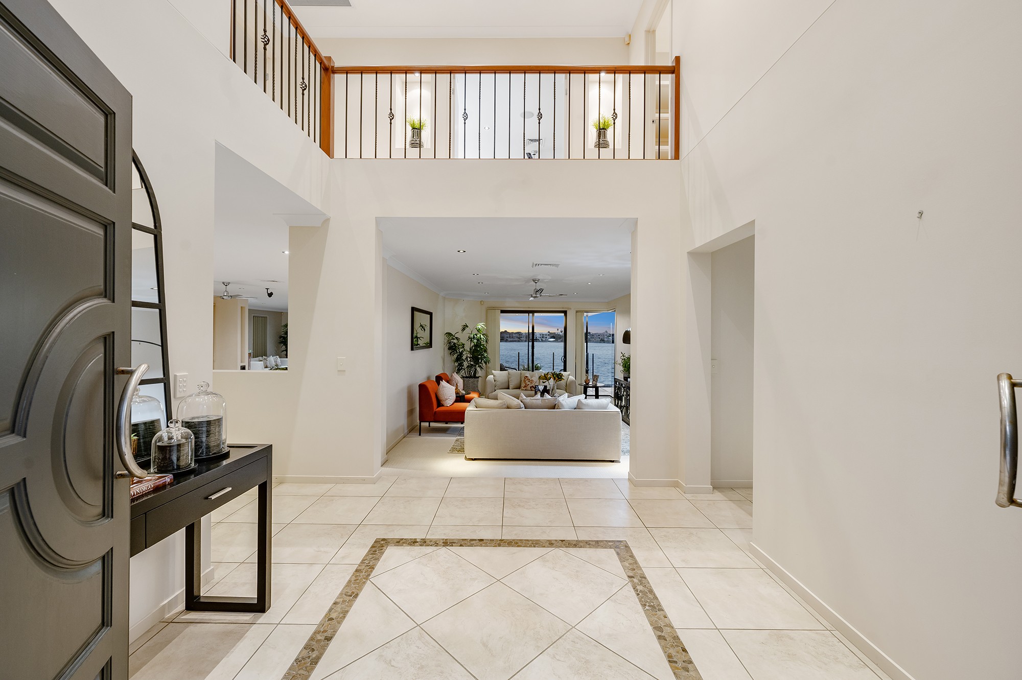 123 Edinburgh Road, Benowa, QLD 4217