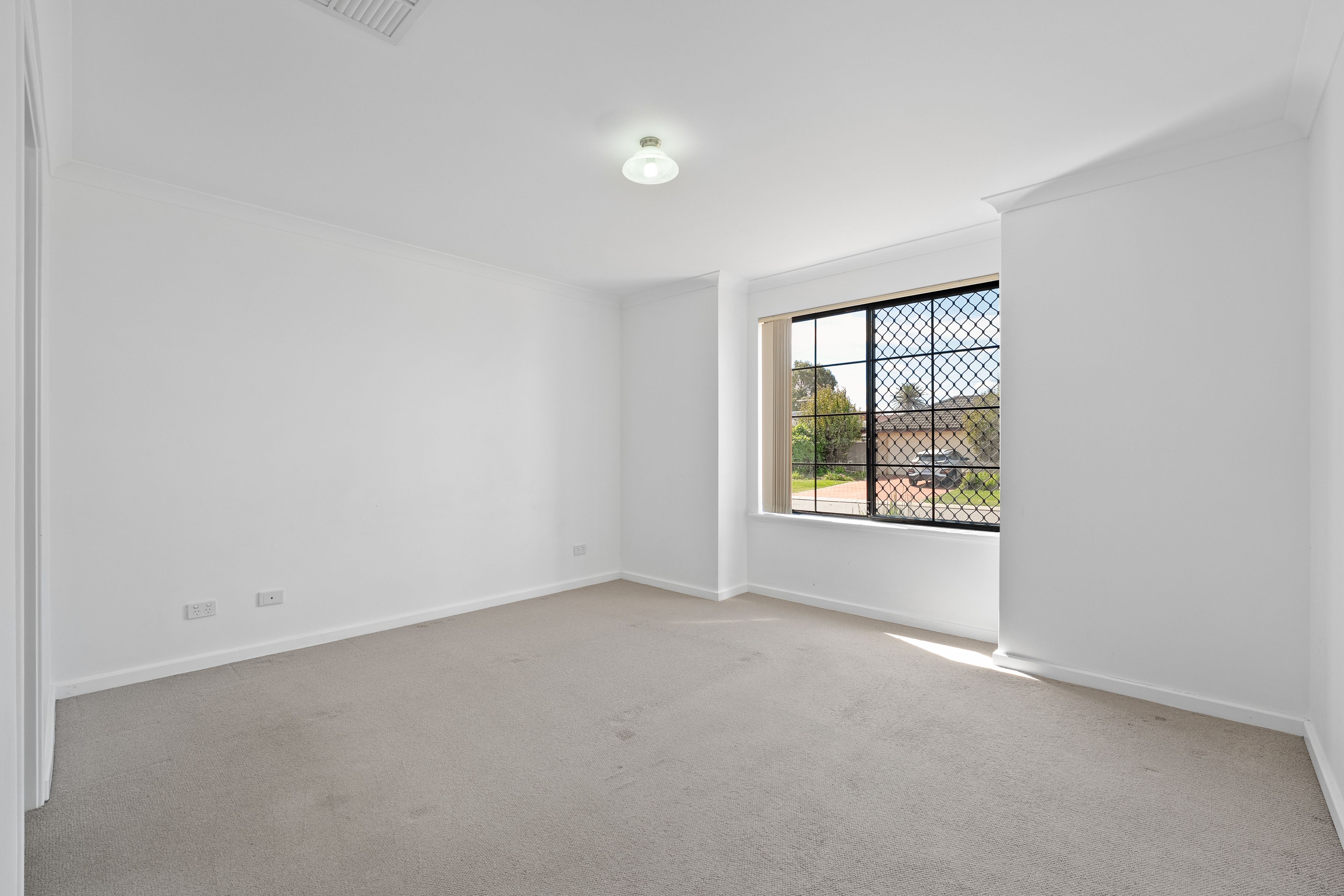 4 Oxenholme Way — photo 5 of 30