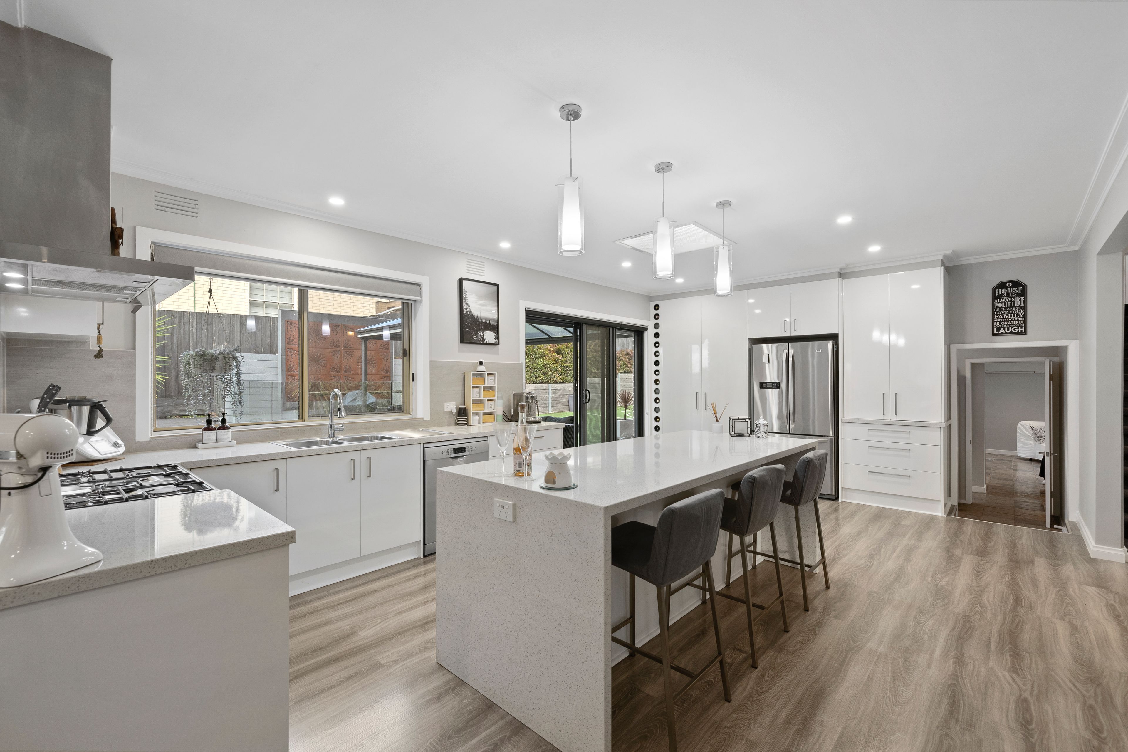 10 Heatherlea Drive, Wheelers Hill, VIC 3150